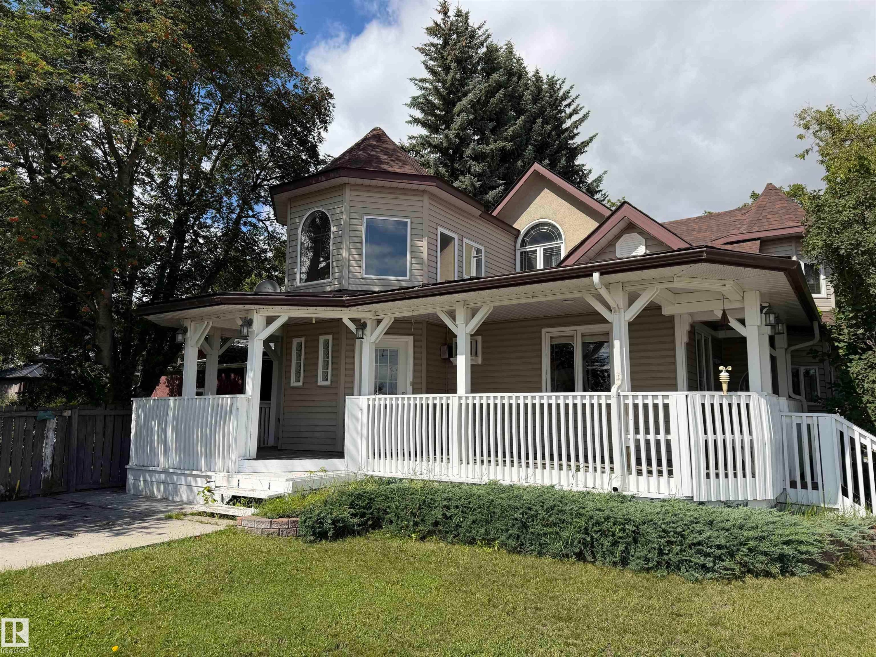 5001 42 Avenue, Wetaskiwin, AB - Outdoor With Deck Patio Veranda