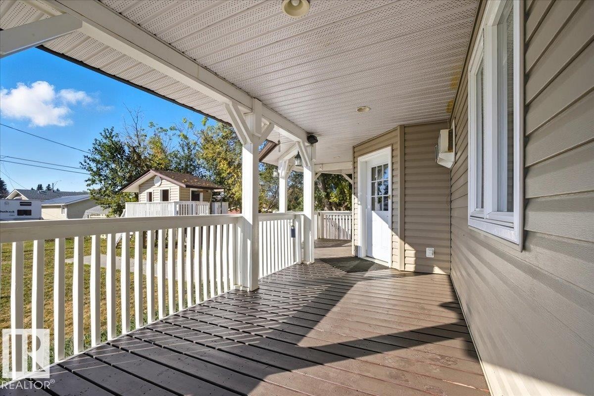 5001 42 Avenue, Wetaskiwin, AB - Outdoor With Deck Patio Veranda With Exterior