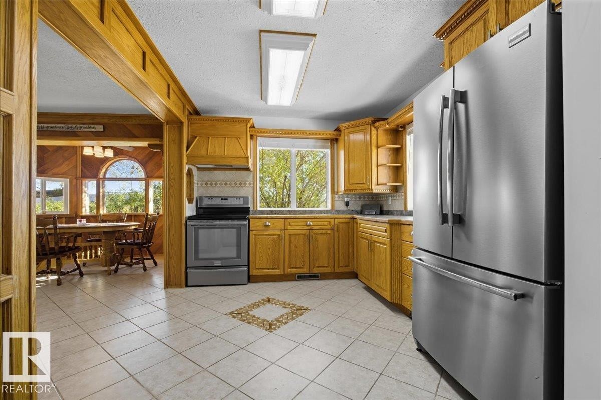 5001 42 Avenue, Wetaskiwin, AB - Indoor Photo Showing Kitchen
