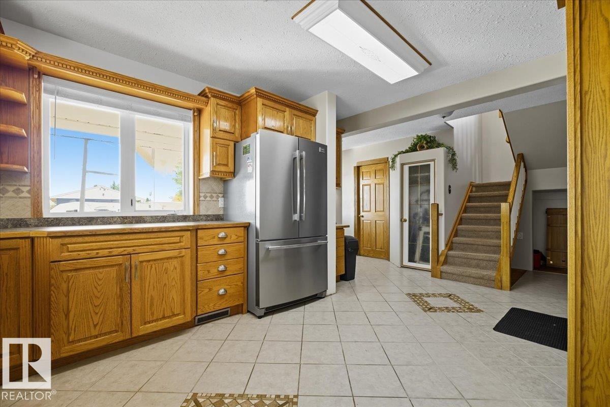 5001 42 Avenue, Wetaskiwin, AB - Indoor Photo Showing Kitchen