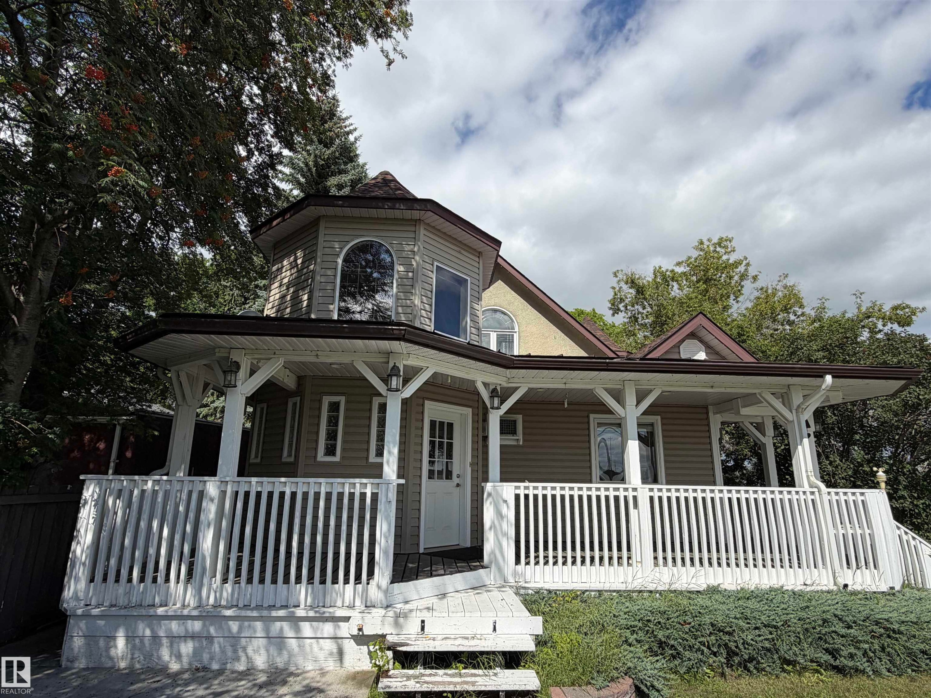 5001 42 Avenue, Wetaskiwin, AB - Outdoor With Deck Patio Veranda