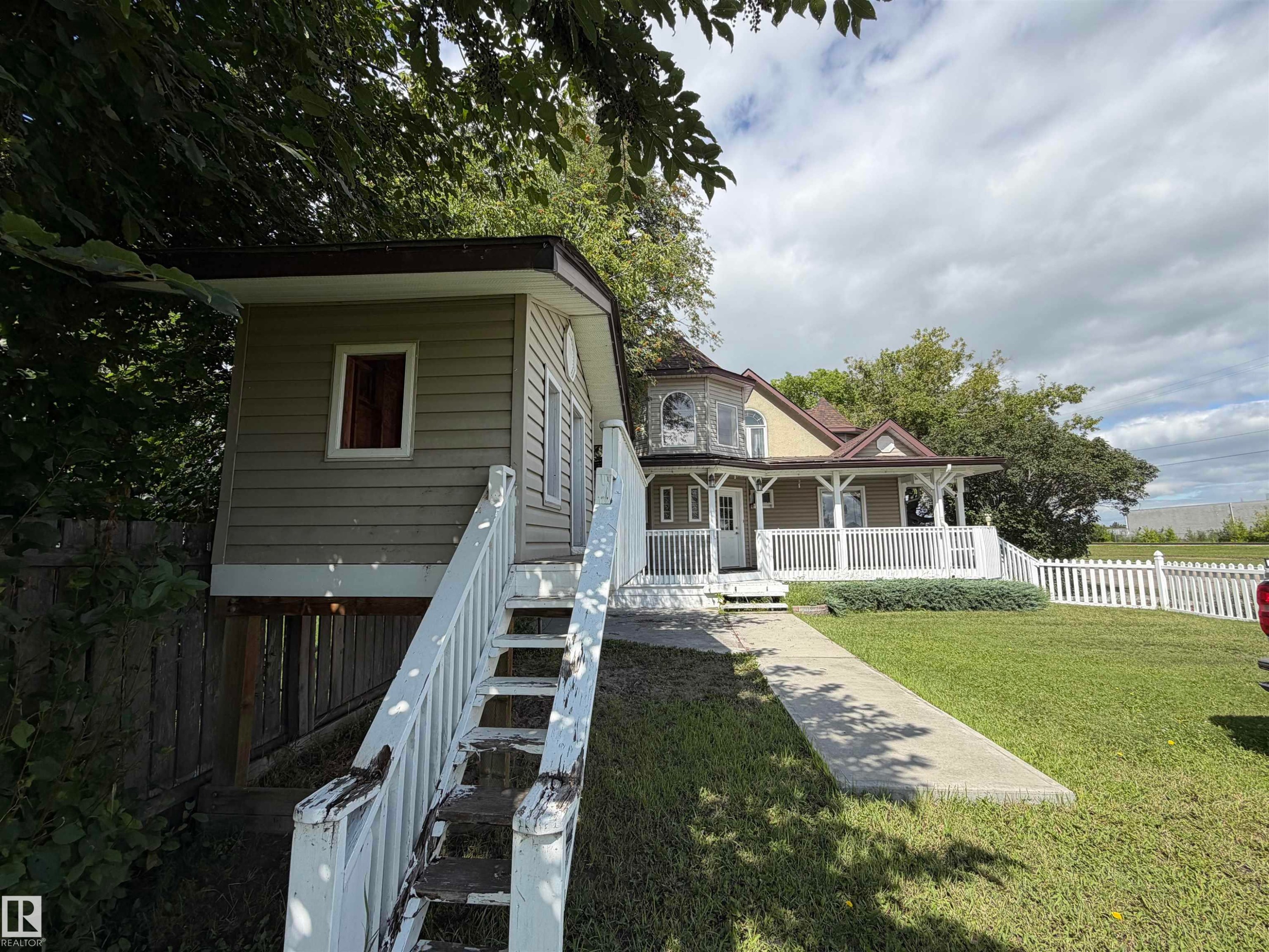 5001 42 Avenue, Wetaskiwin, AB - Outdoor With Deck Patio Veranda