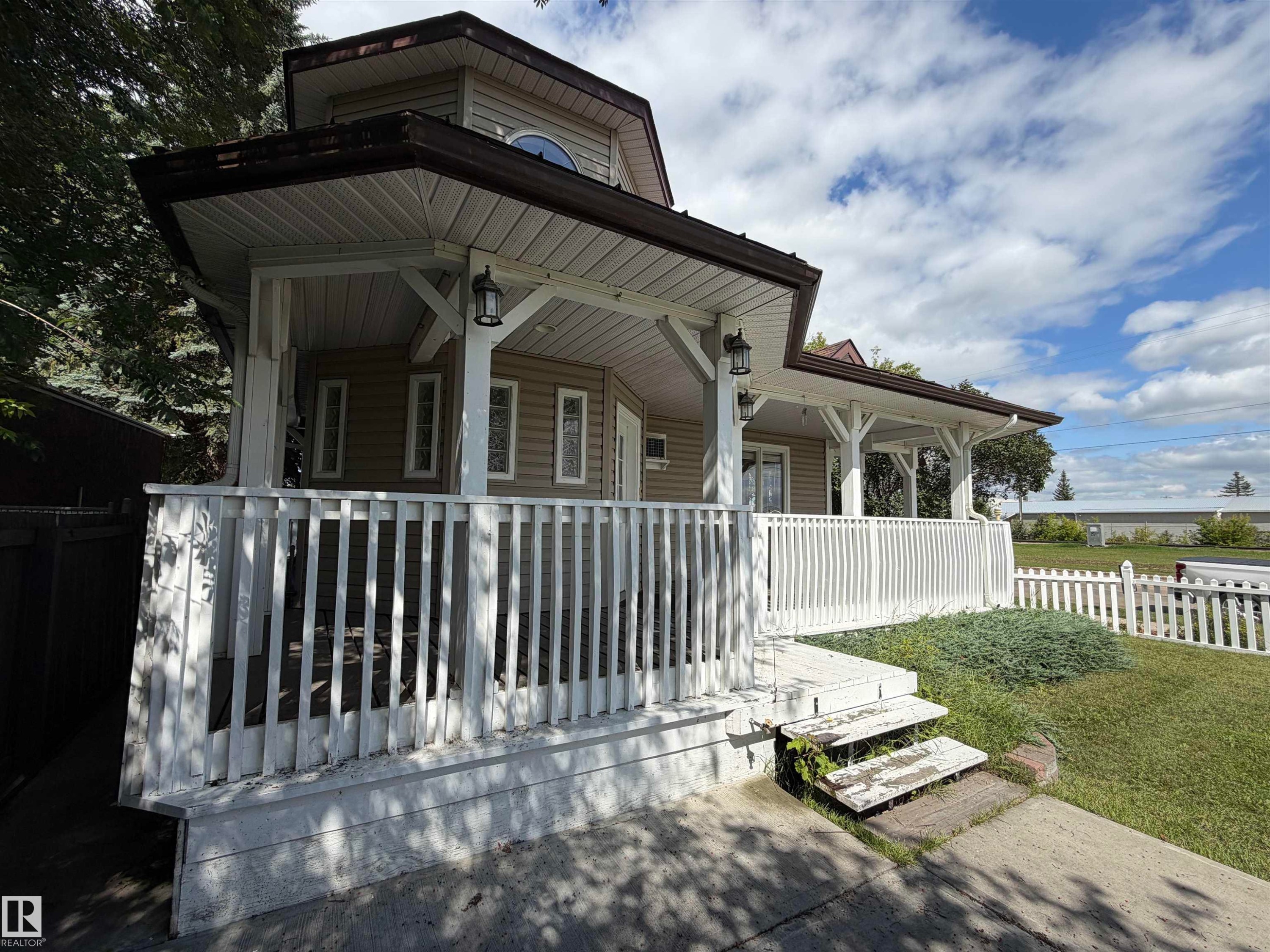 5001 42 Avenue, Wetaskiwin, AB - Outdoor With Deck Patio Veranda