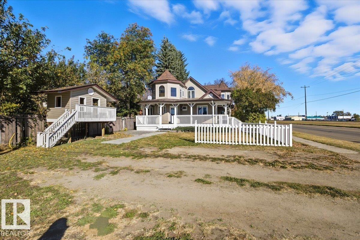 5001 42 Avenue, Wetaskiwin, AB - Outdoor With Deck Patio Veranda