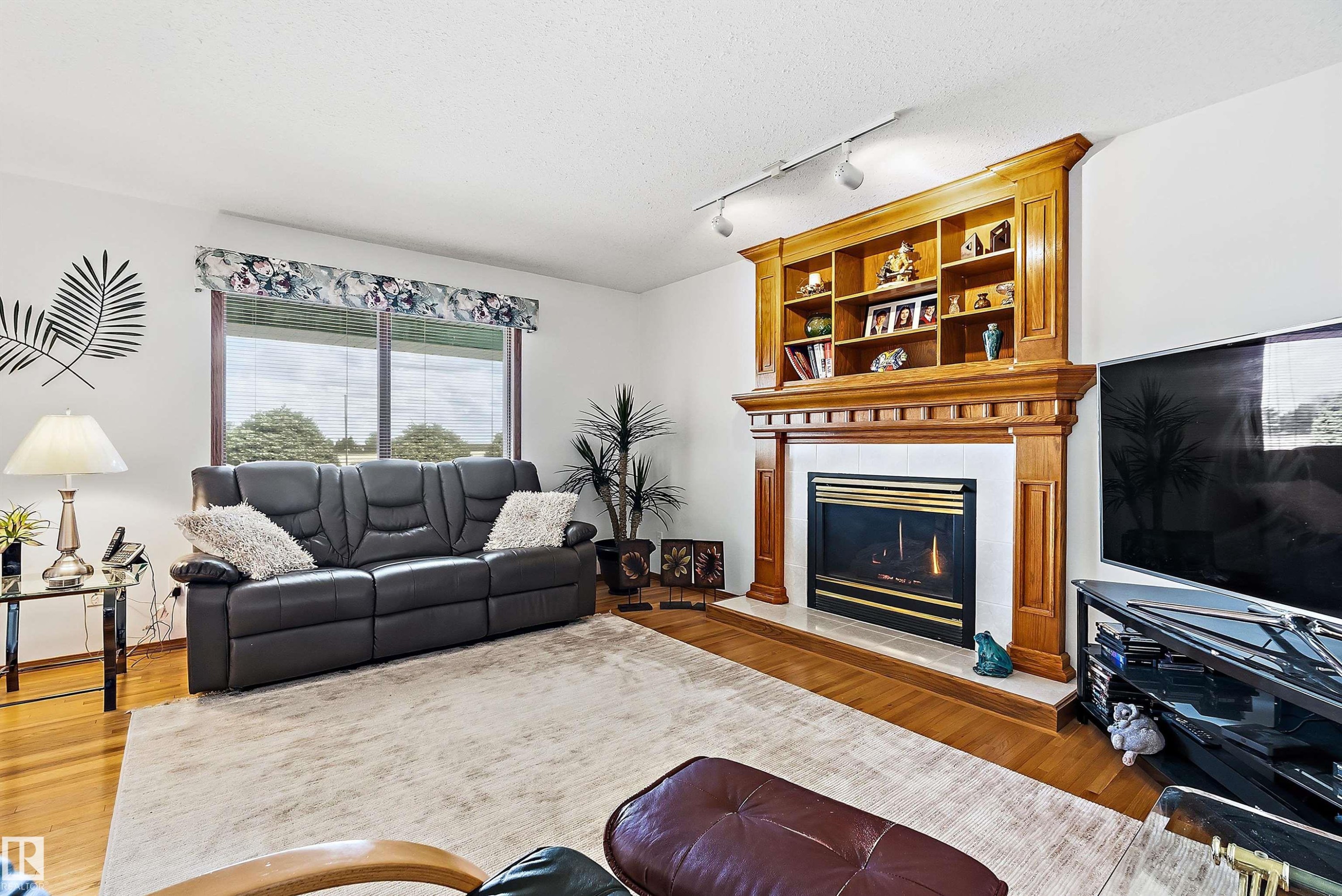 115 Aspen Ridge Crescent, Wetaskiwin, AB - Indoor Photo Showing Living Room With Fireplace