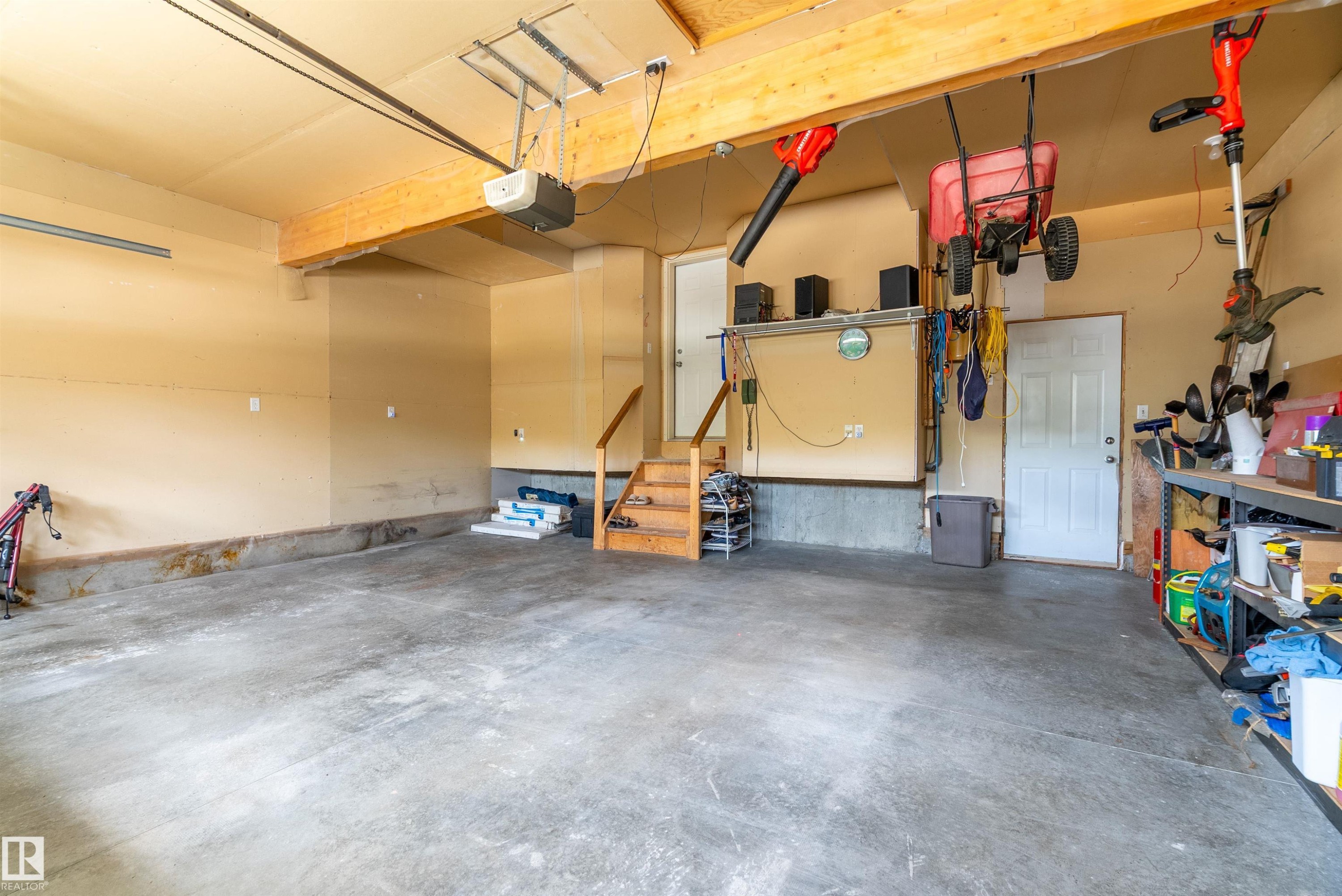 115 Aspen Ridge Crescent, Wetaskiwin, AB - Indoor Photo Showing Garage