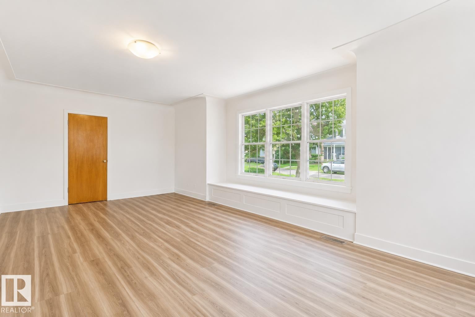 10438 133 Street Nw, Edmonton, AB - Indoor Photo Showing Other Room