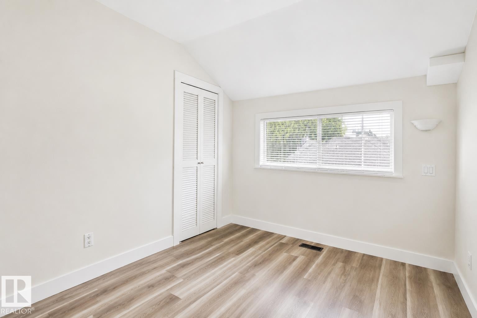 10438 133 Street Nw, Edmonton, AB - Indoor Photo Showing Other Room