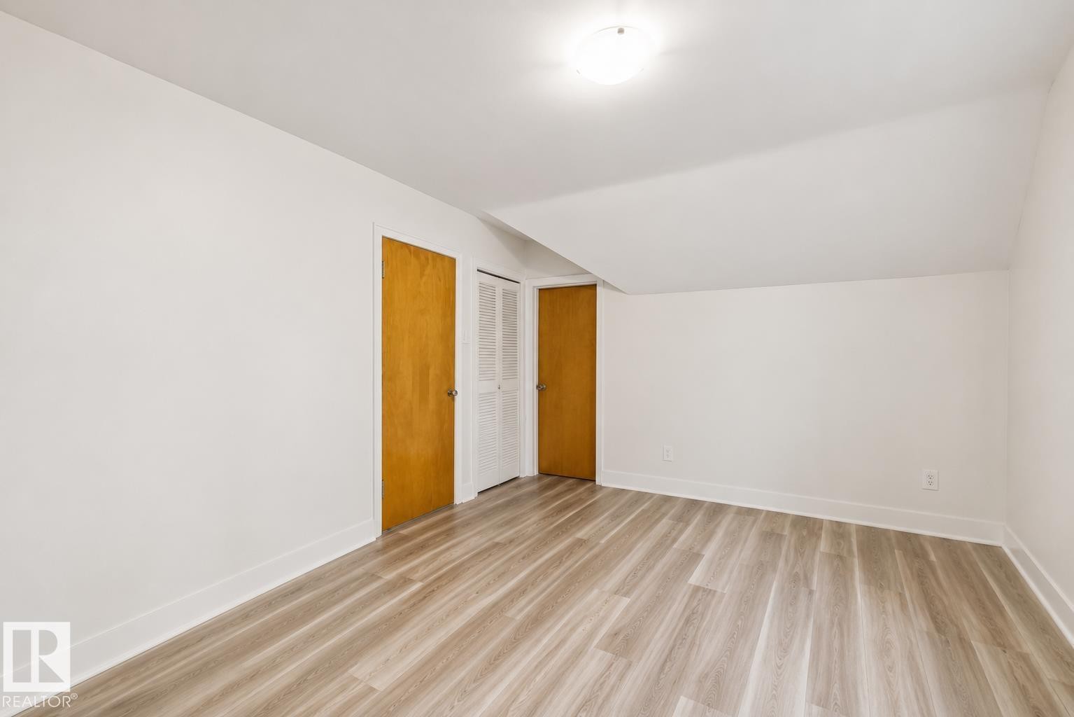 10438 133 Street Nw, Edmonton, AB - Indoor Photo Showing Other Room