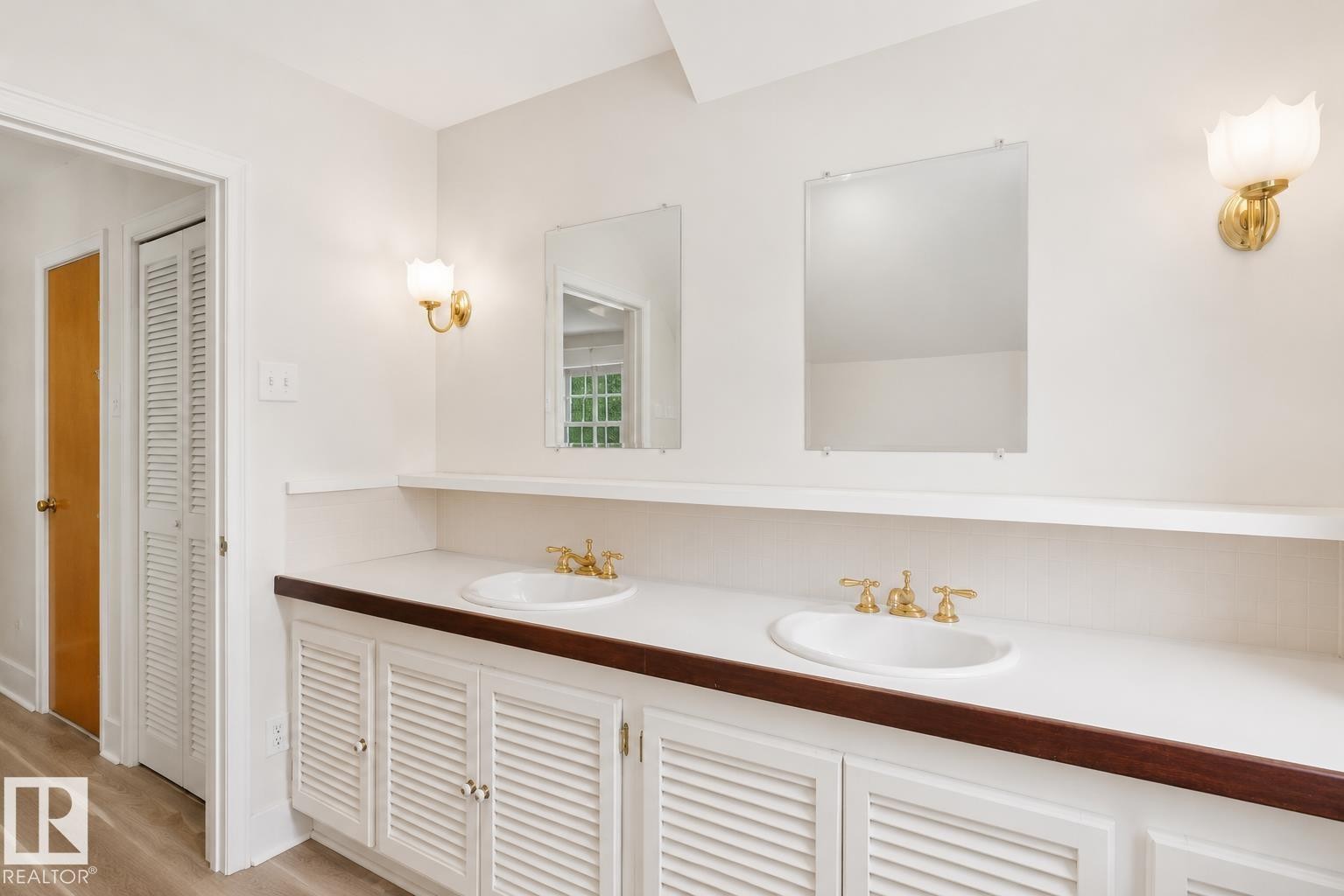 10438 133 Street Nw, Edmonton, AB - Indoor Photo Showing Bathroom