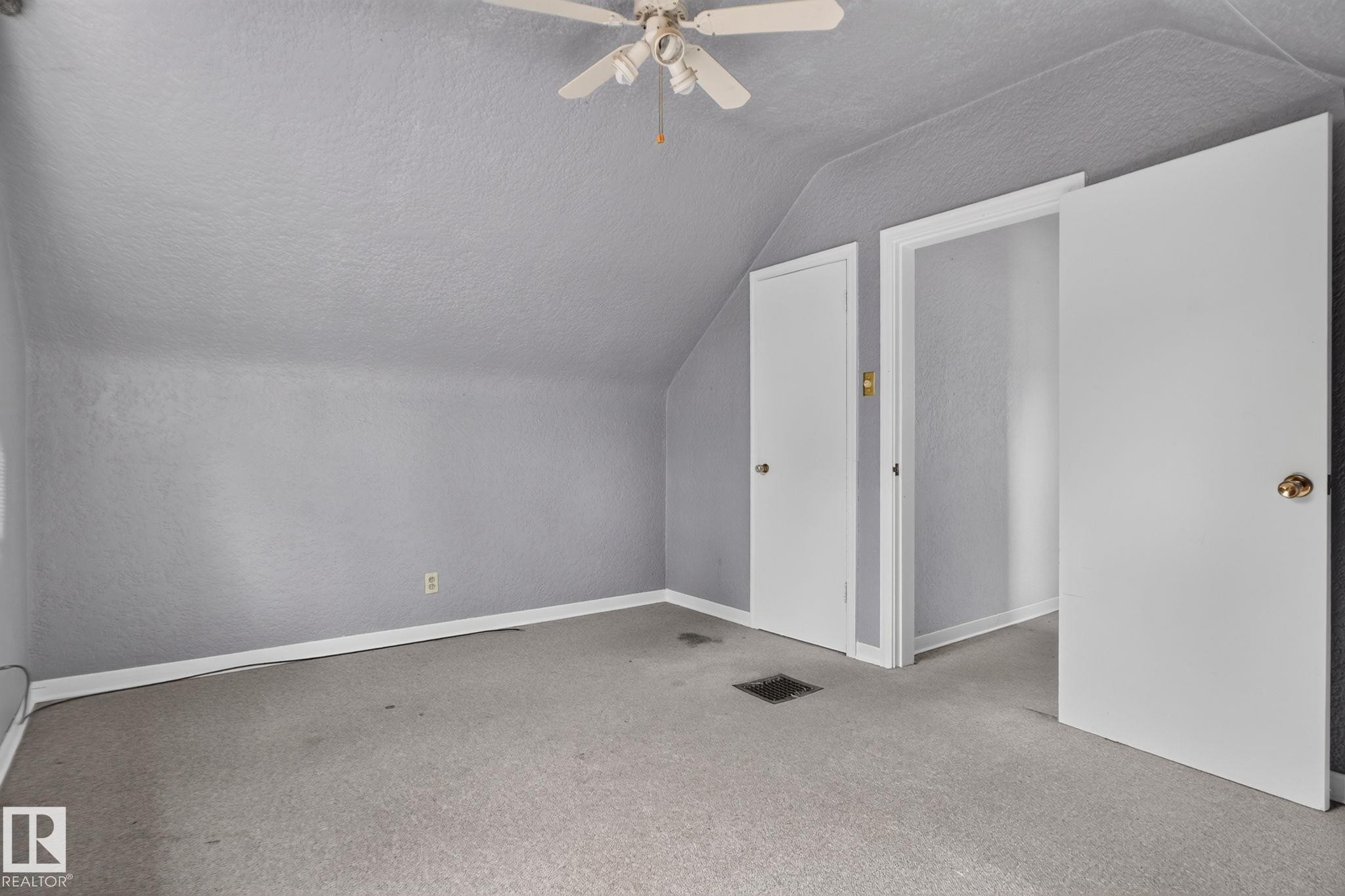 10508 67 Avenue Nw, Edmonton, AB - Indoor Photo Showing Other Room