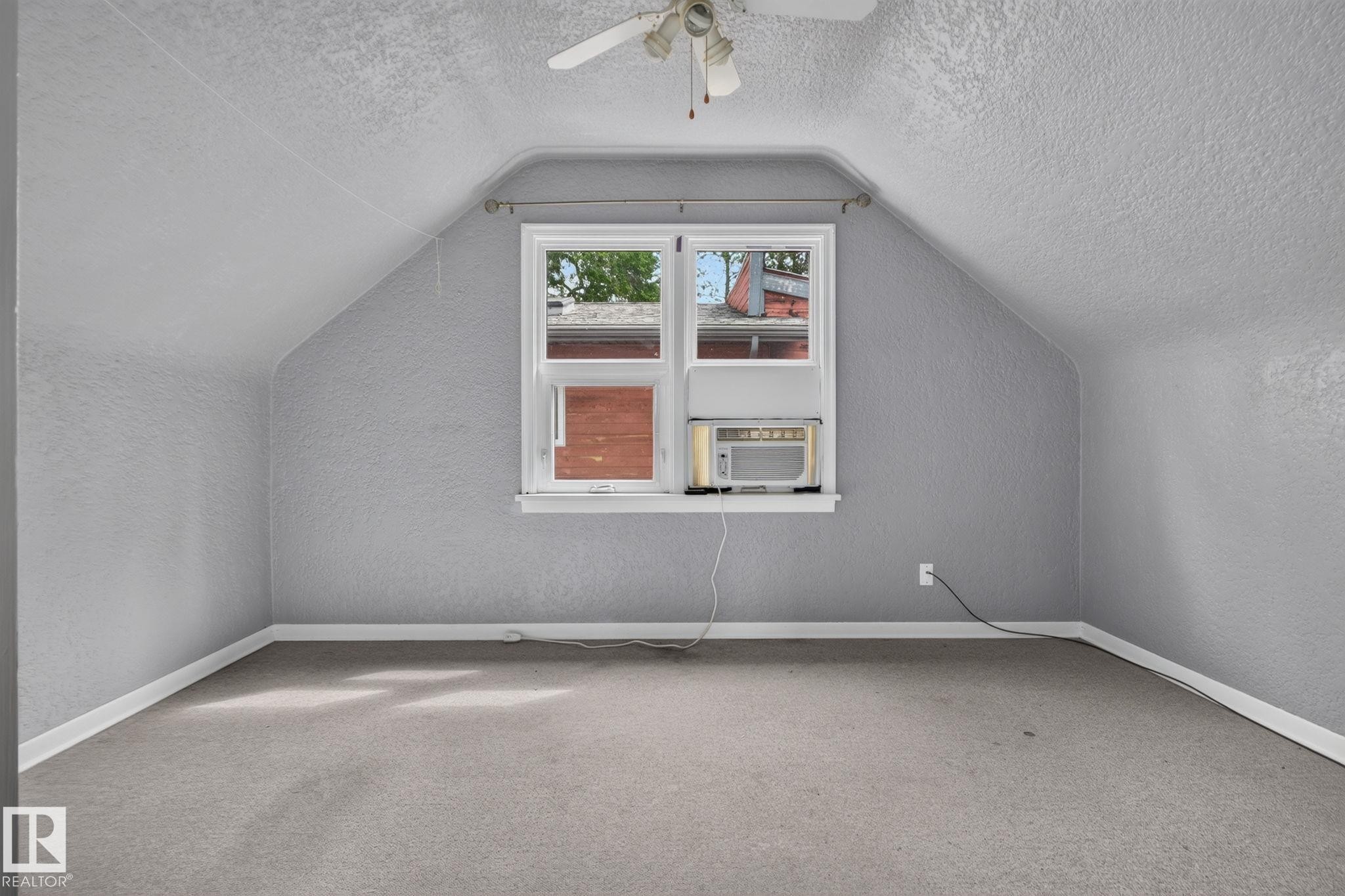 10508 67 Avenue Nw, Edmonton, AB - Indoor Photo Showing Other Room