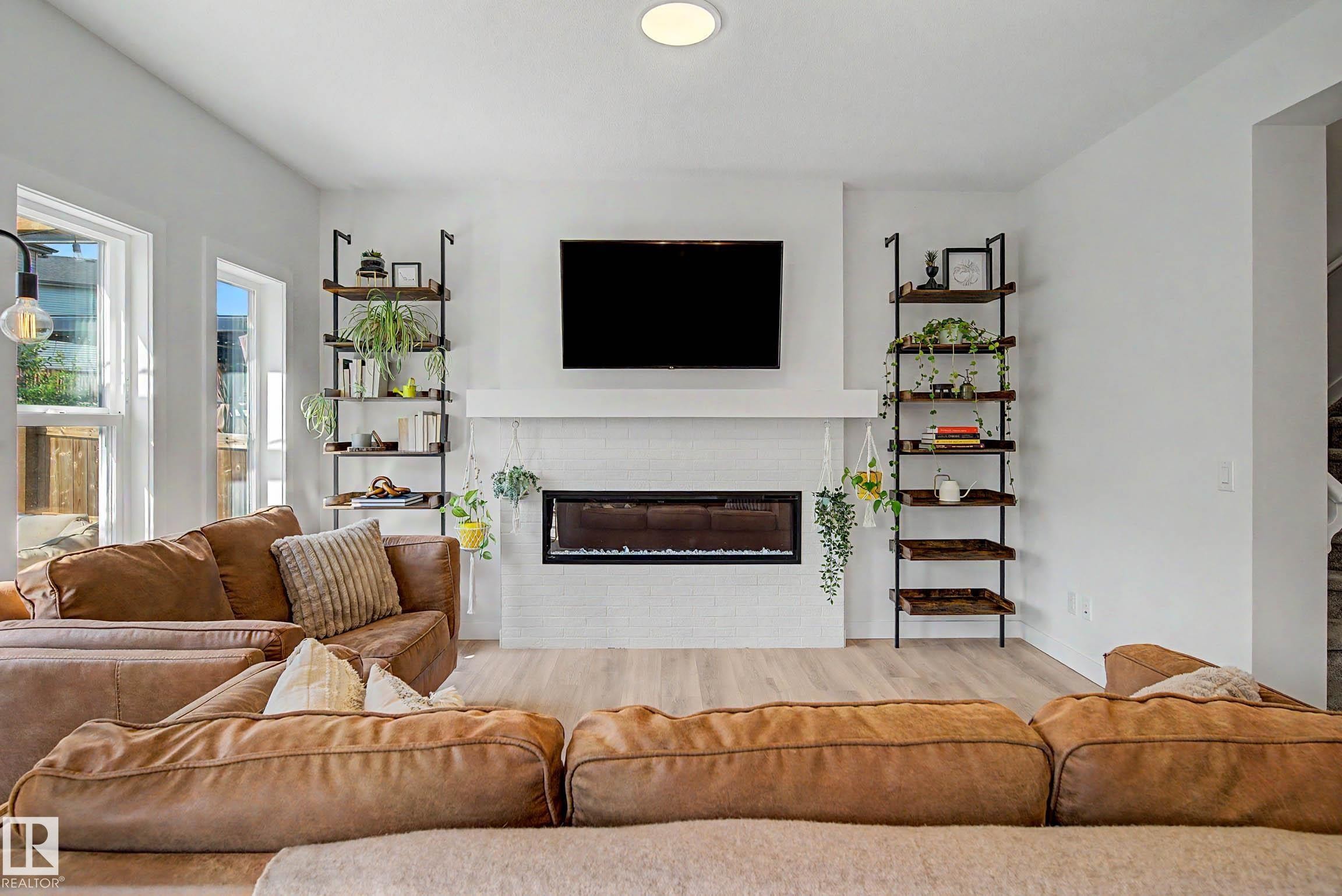 23015 96 Avenue Nw, Edmonton, AB - Indoor Photo Showing Living Room With Fireplace