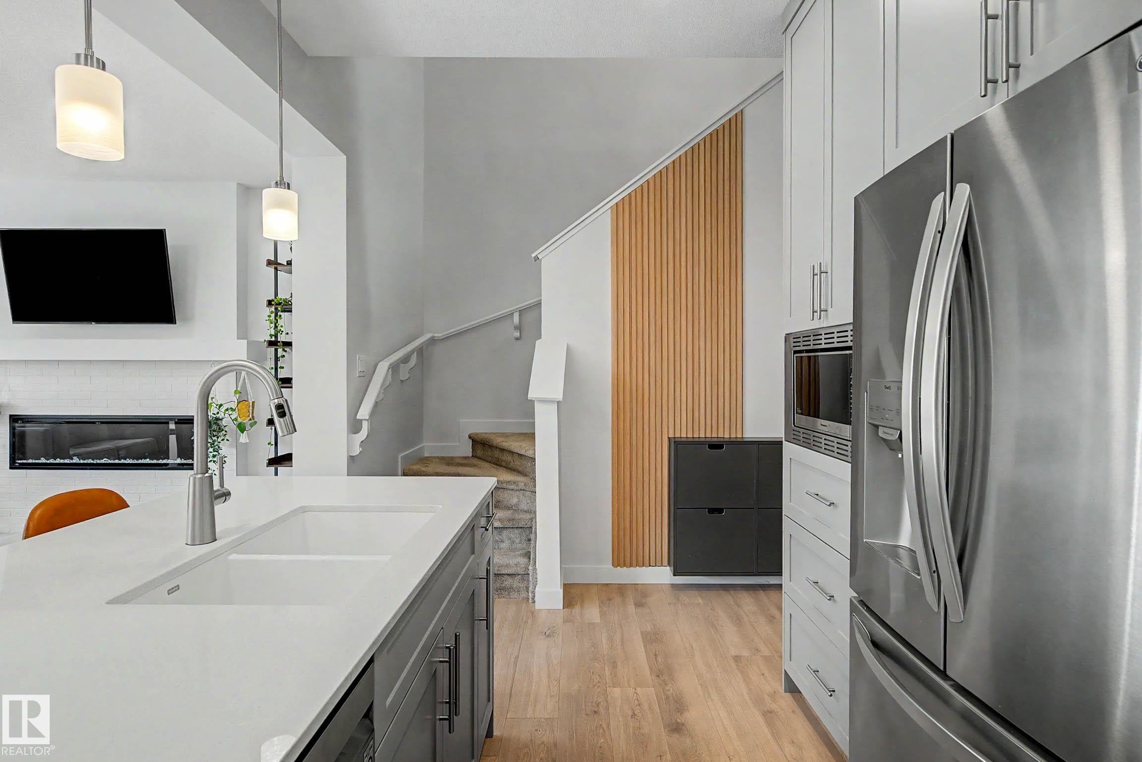 23015 96 Avenue Nw, Edmonton, AB - Indoor Photo Showing Kitchen With Stainless Steel Kitchen With Double Sink With Upgraded Kitchen