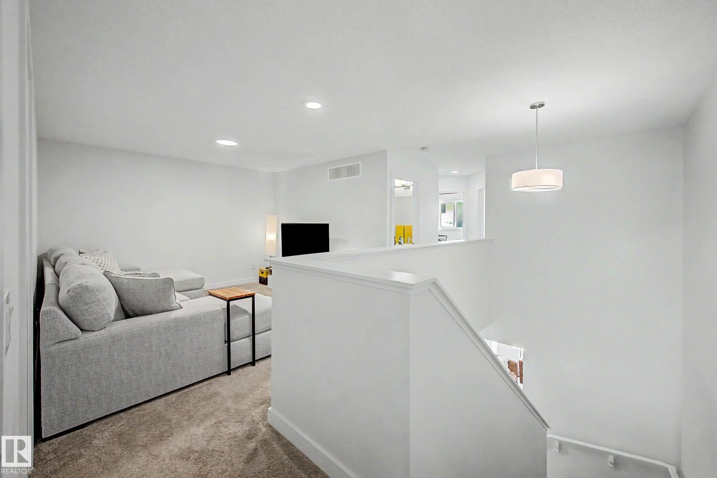23015 96 Avenue Nw, Edmonton, AB - Indoor Photo Showing Other Room