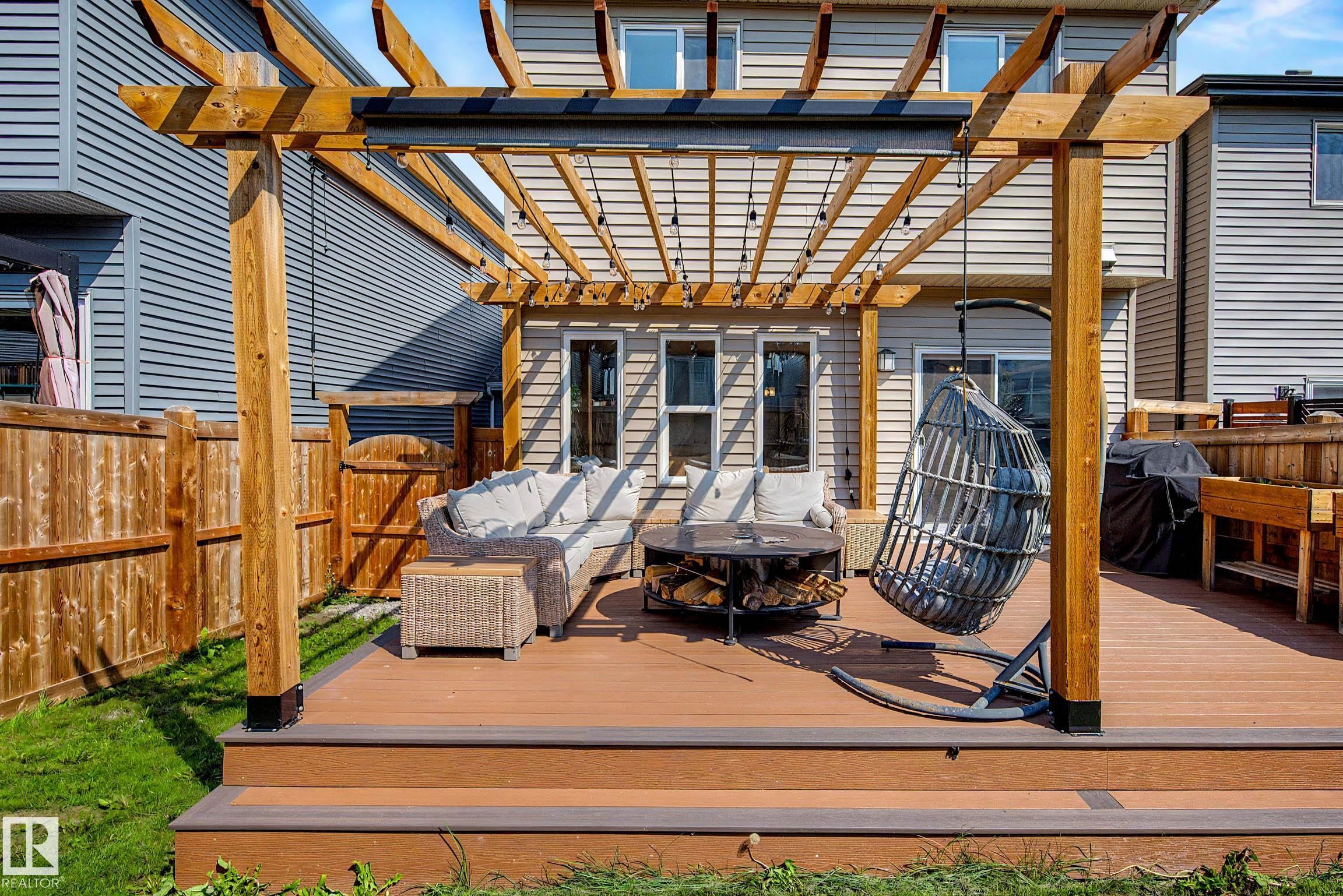 23015 96 Avenue Nw, Edmonton, AB - With Fireplace With Exterior