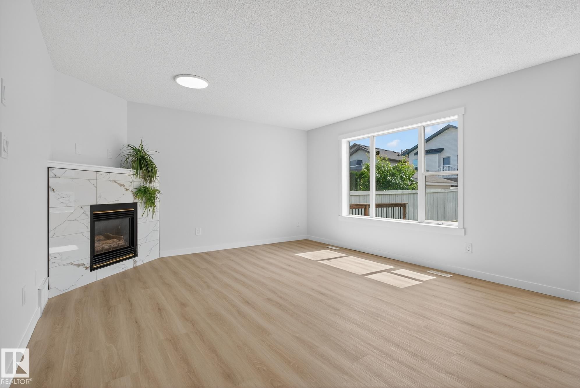 168 Ward Crescent Nw, Edmonton, AB - Indoor Photo Showing Living Room With Fireplace