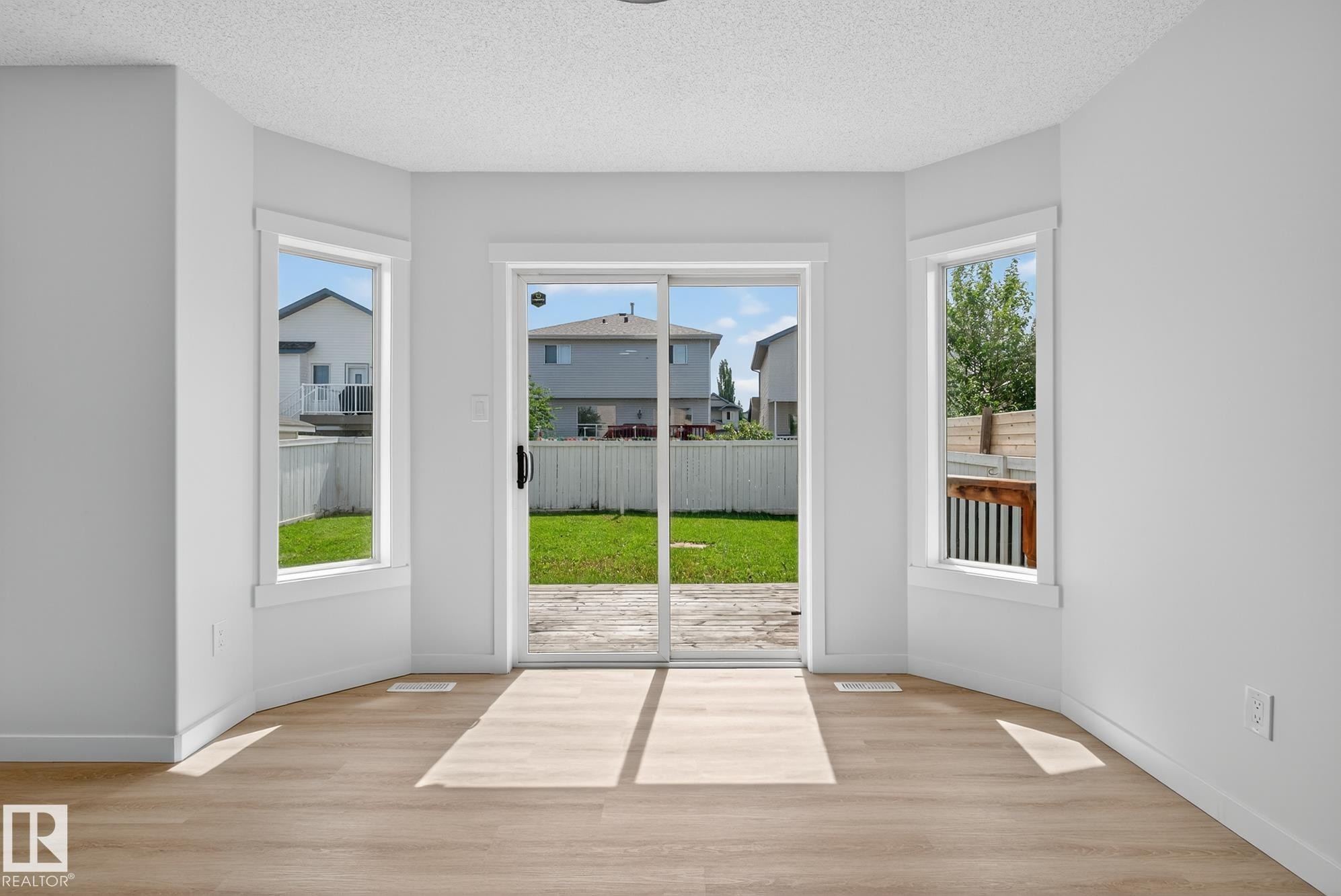 168 Ward Crescent Nw, Edmonton, AB - Indoor Photo Showing Other Room