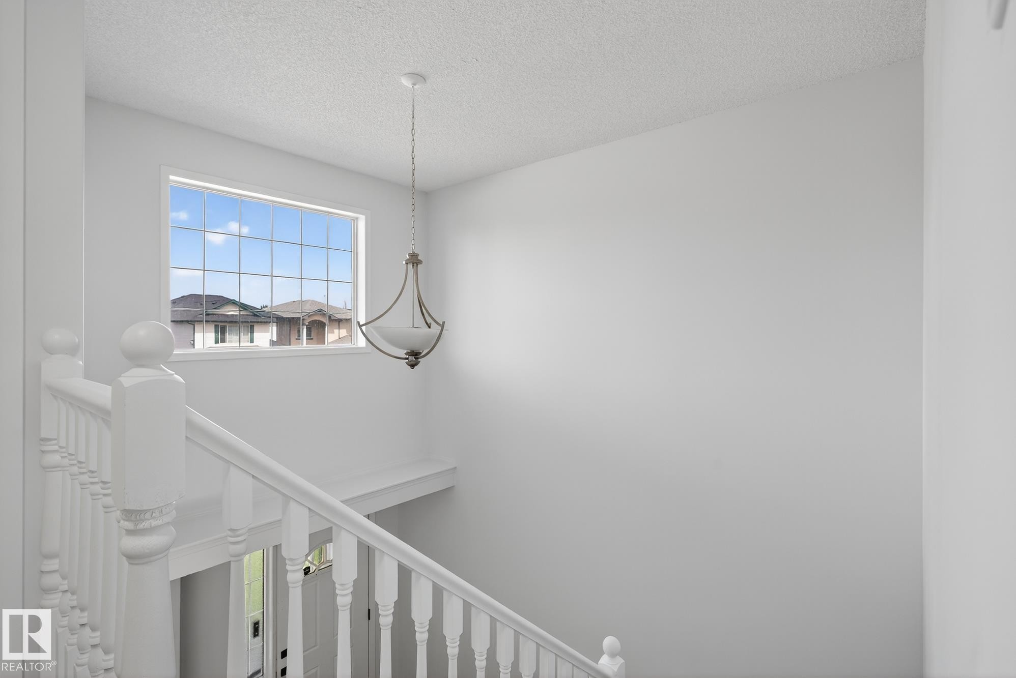 168 Ward Crescent Nw, Edmonton, AB - Indoor Photo Showing Other Room