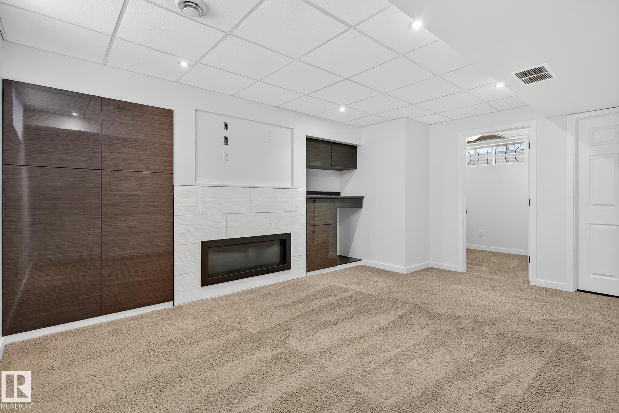 168 Ward Crescent Nw, Edmonton, AB - Indoor With Fireplace