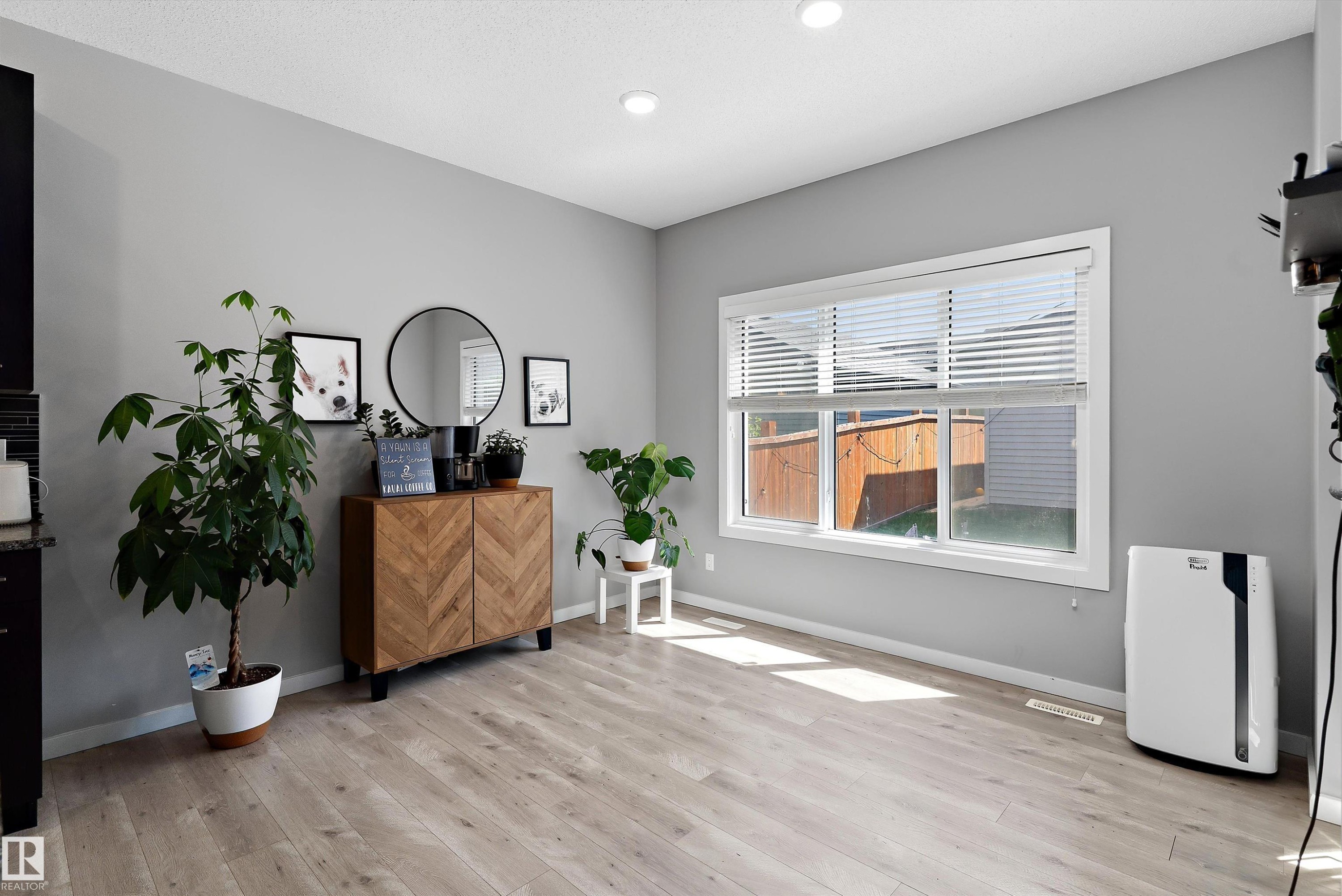 15927 13 Avenue Sw, Edmonton, AB - Indoor Photo Showing Other Room