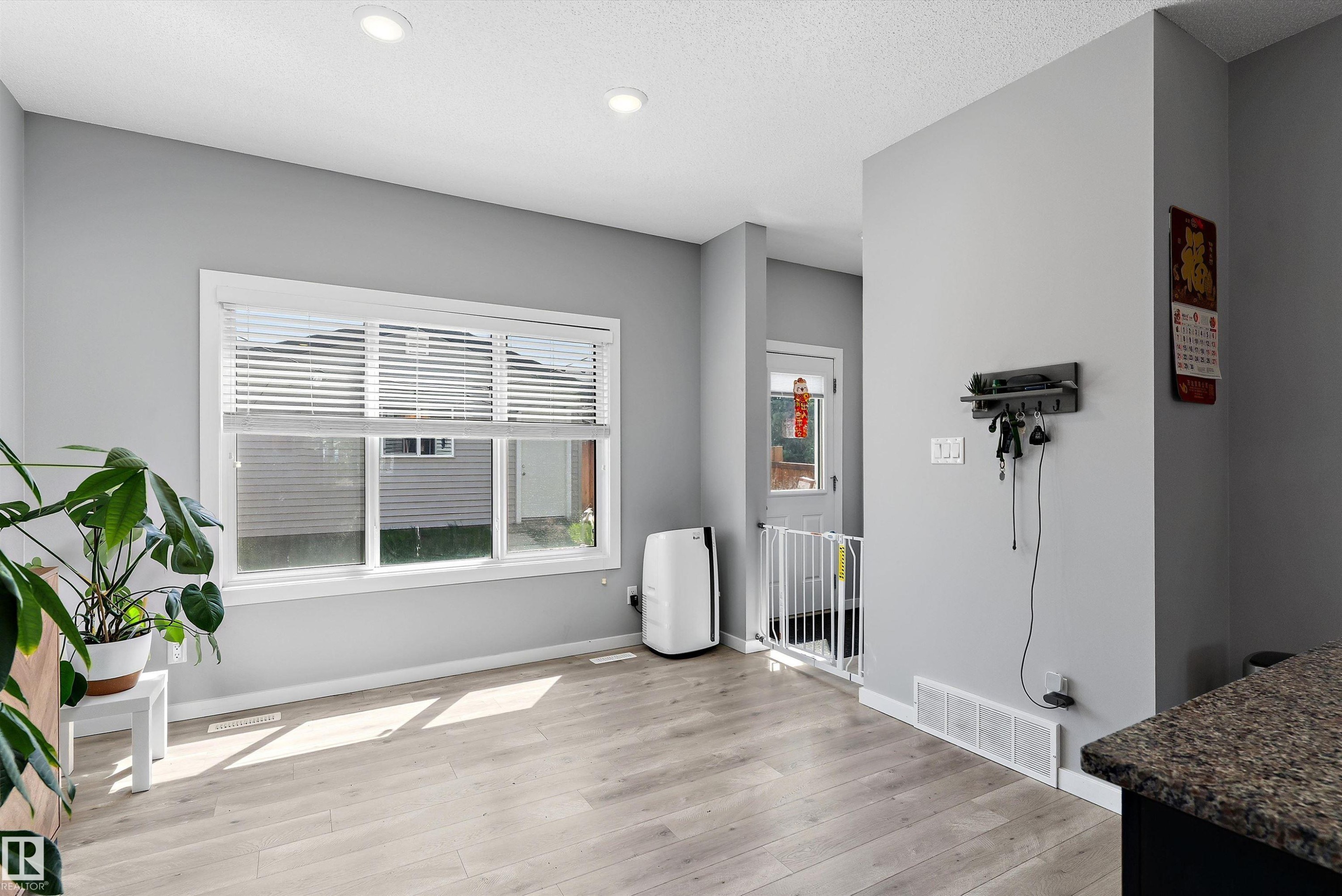 15927 13 Avenue Sw, Edmonton, AB - Indoor Photo Showing Other Room