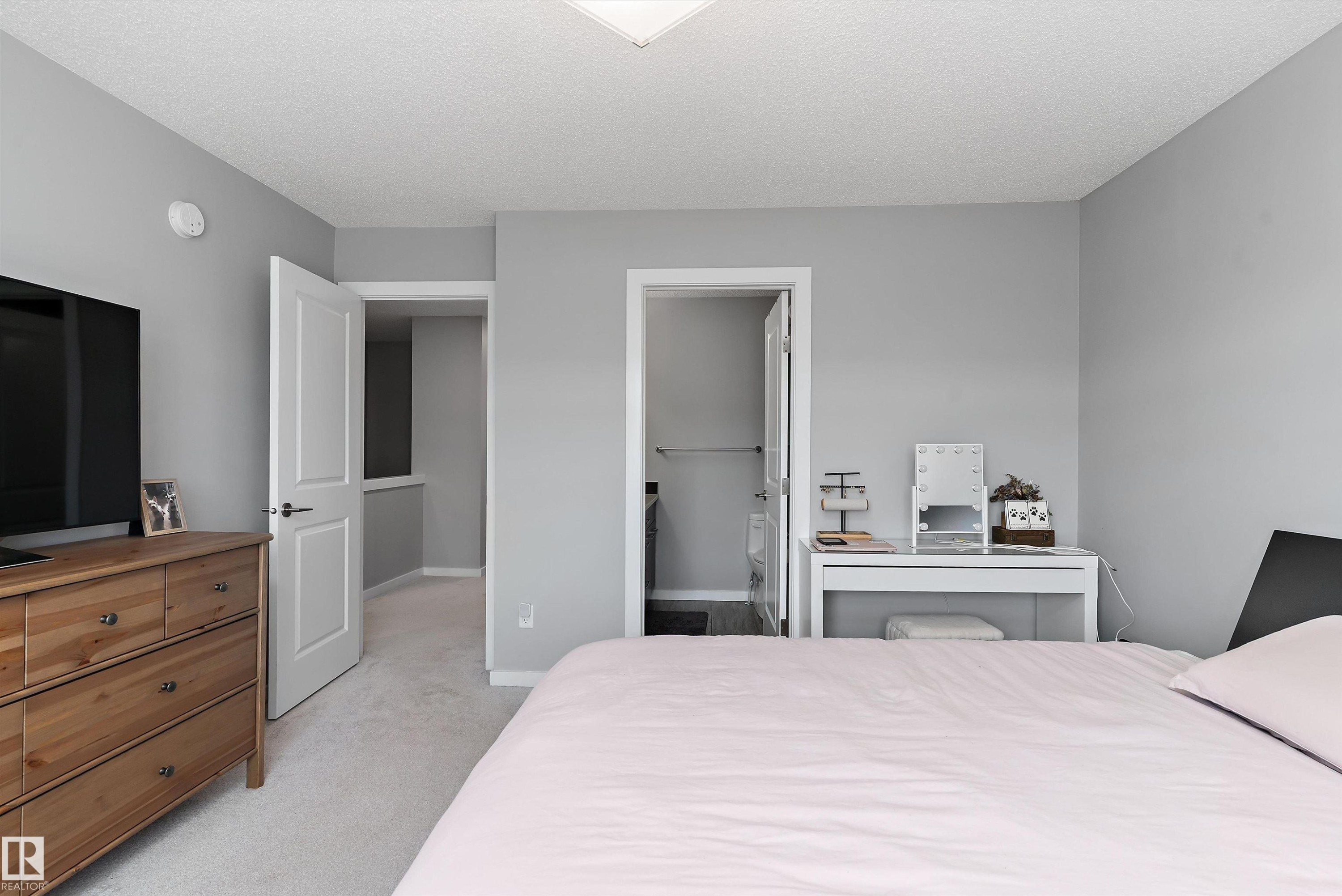15927 13 Avenue Sw, Edmonton, AB - Indoor Photo Showing Bedroom