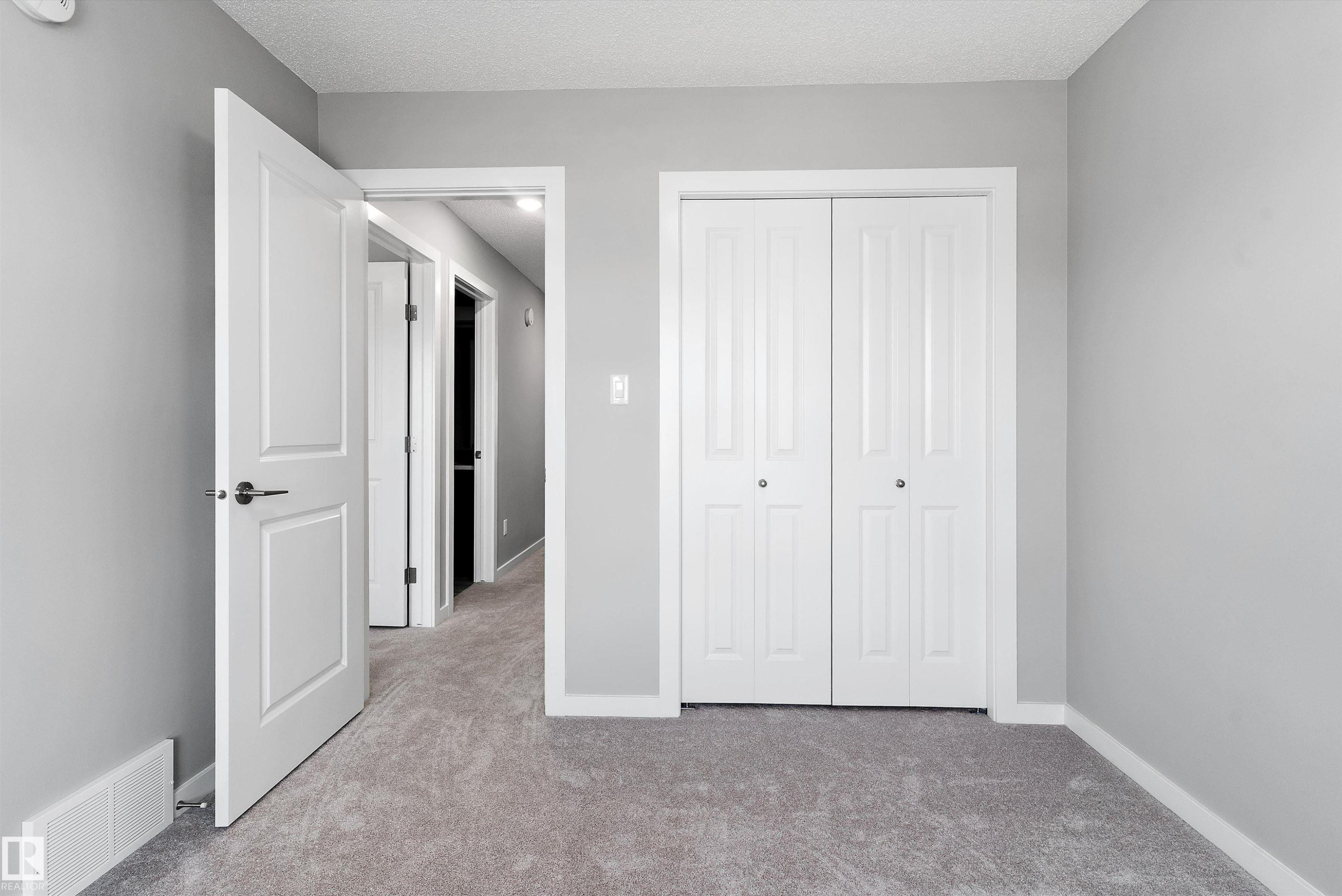 15927 13 Avenue Sw, Edmonton, AB - Indoor