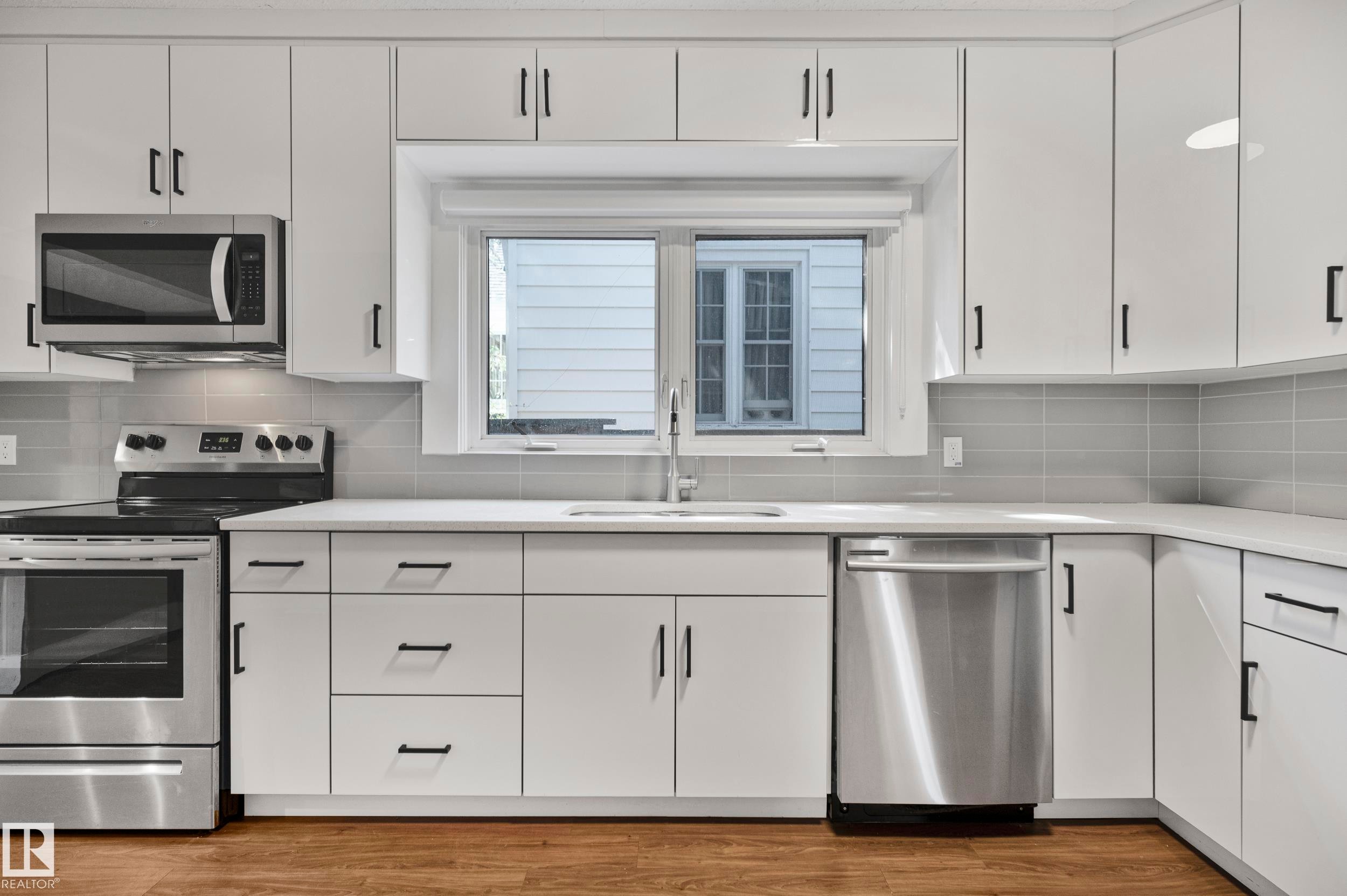 11603 Saskatchewan Drive Nw, Edmonton, AB - Indoor Photo Showing Kitchen With Upgraded Kitchen