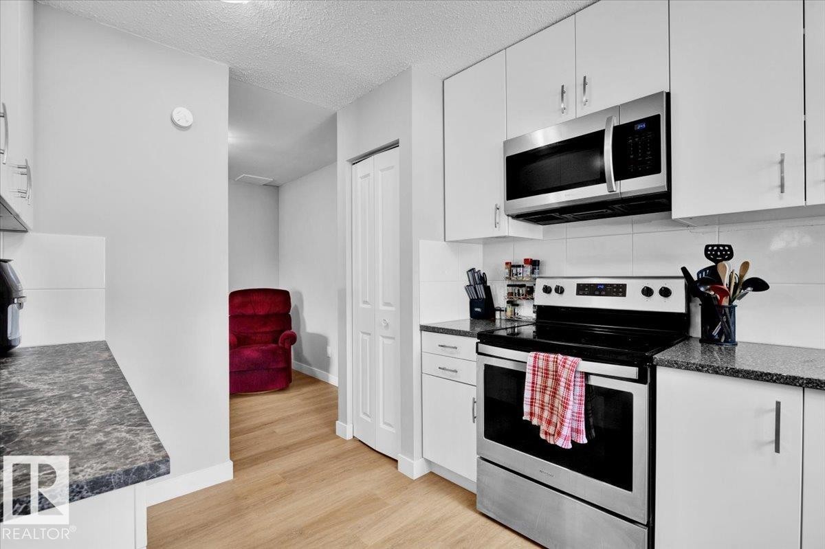 13225 47 Street Nw, Edmonton, AB - Indoor Photo Showing Kitchen With Upgraded Kitchen