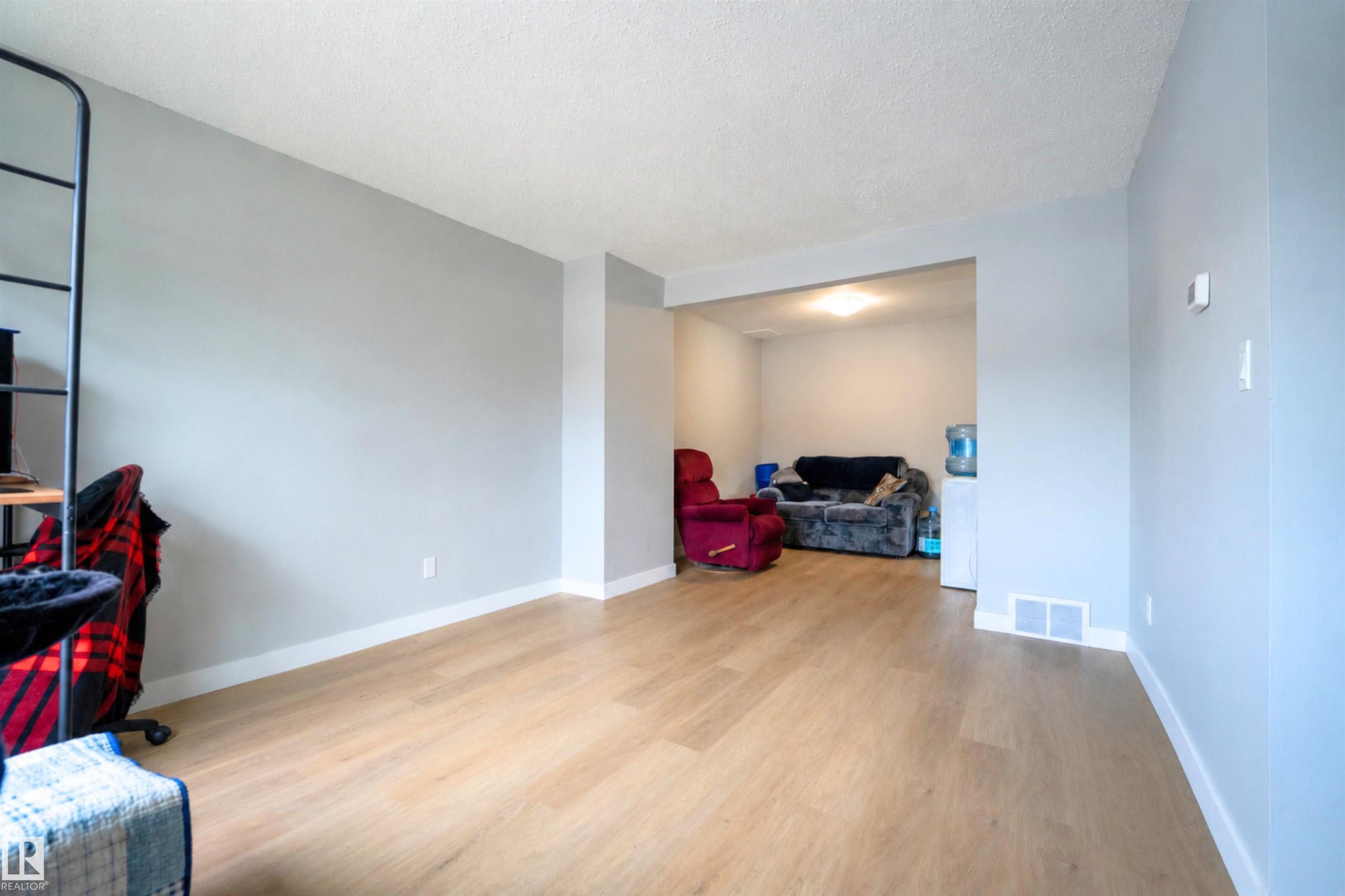 13225 47 Street Nw, Edmonton, AB - Indoor