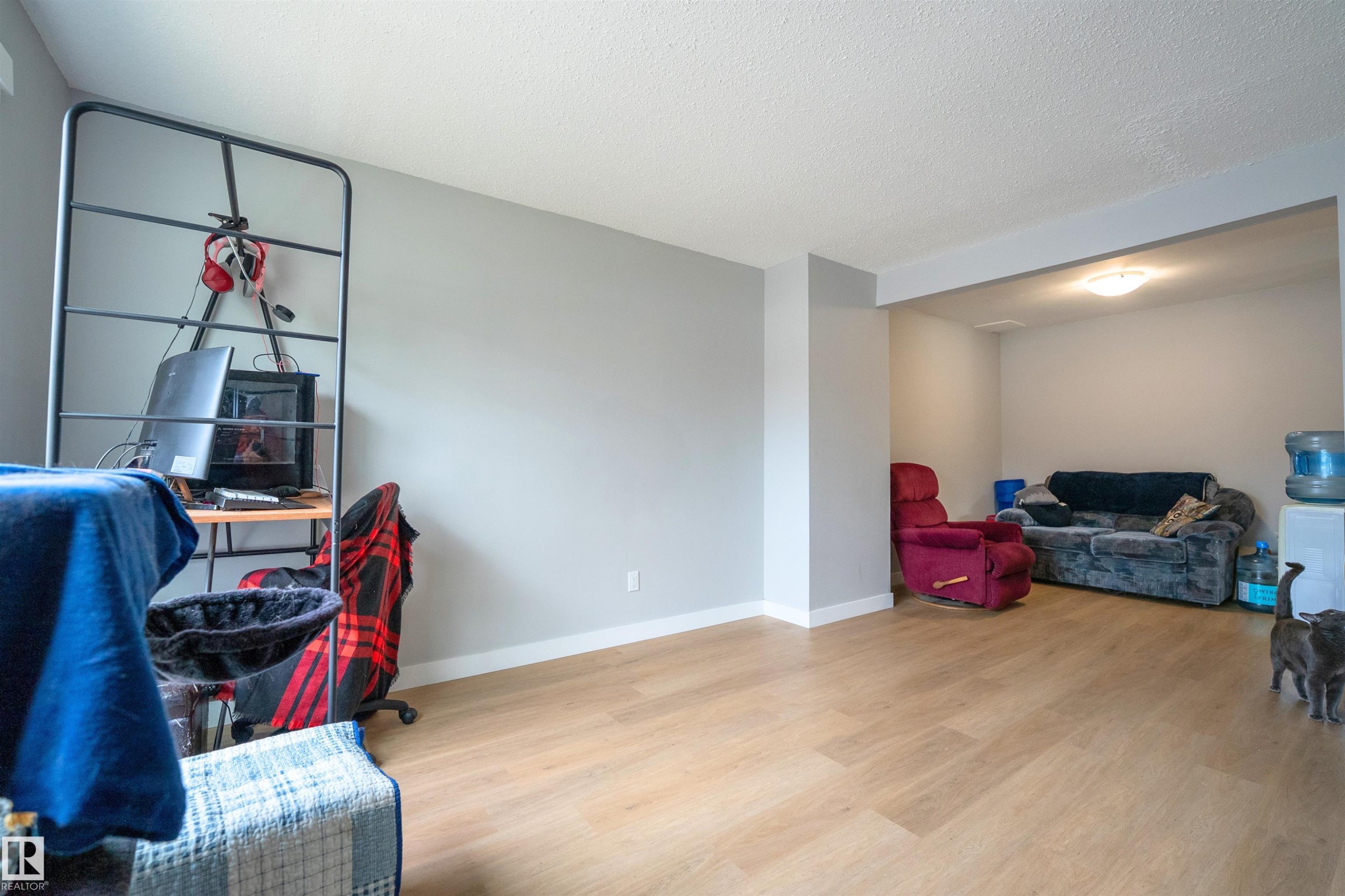 13225 47 Street Nw, Edmonton, AB - Indoor