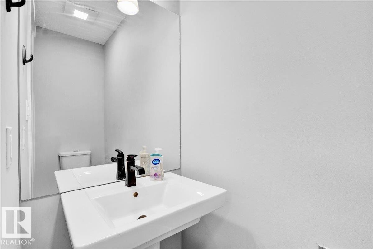 13225 47 Street Nw, Edmonton, AB - Indoor Photo Showing Bathroom
