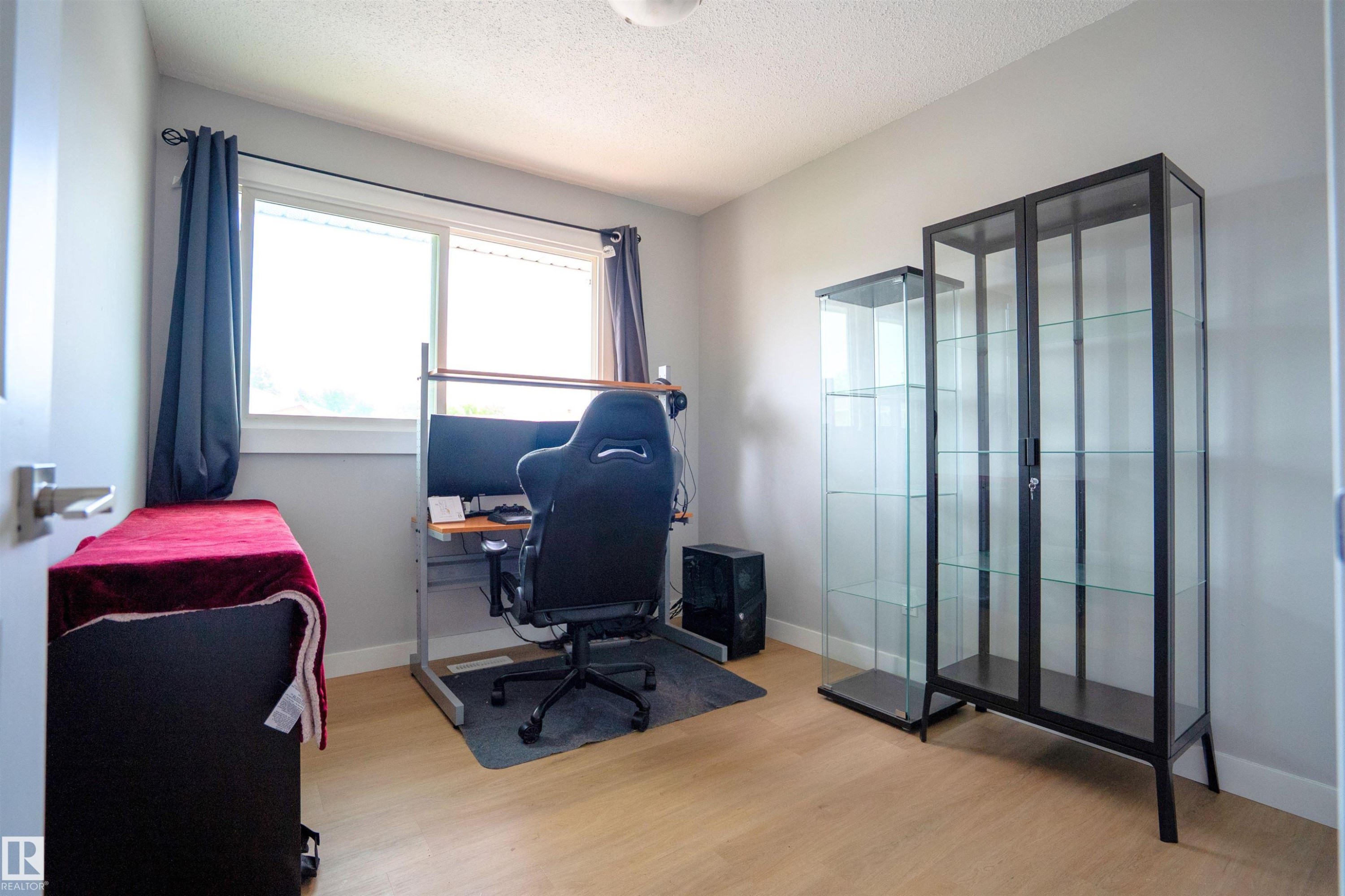 13225 47 Street Nw, Edmonton, AB - Indoor Photo Showing Office