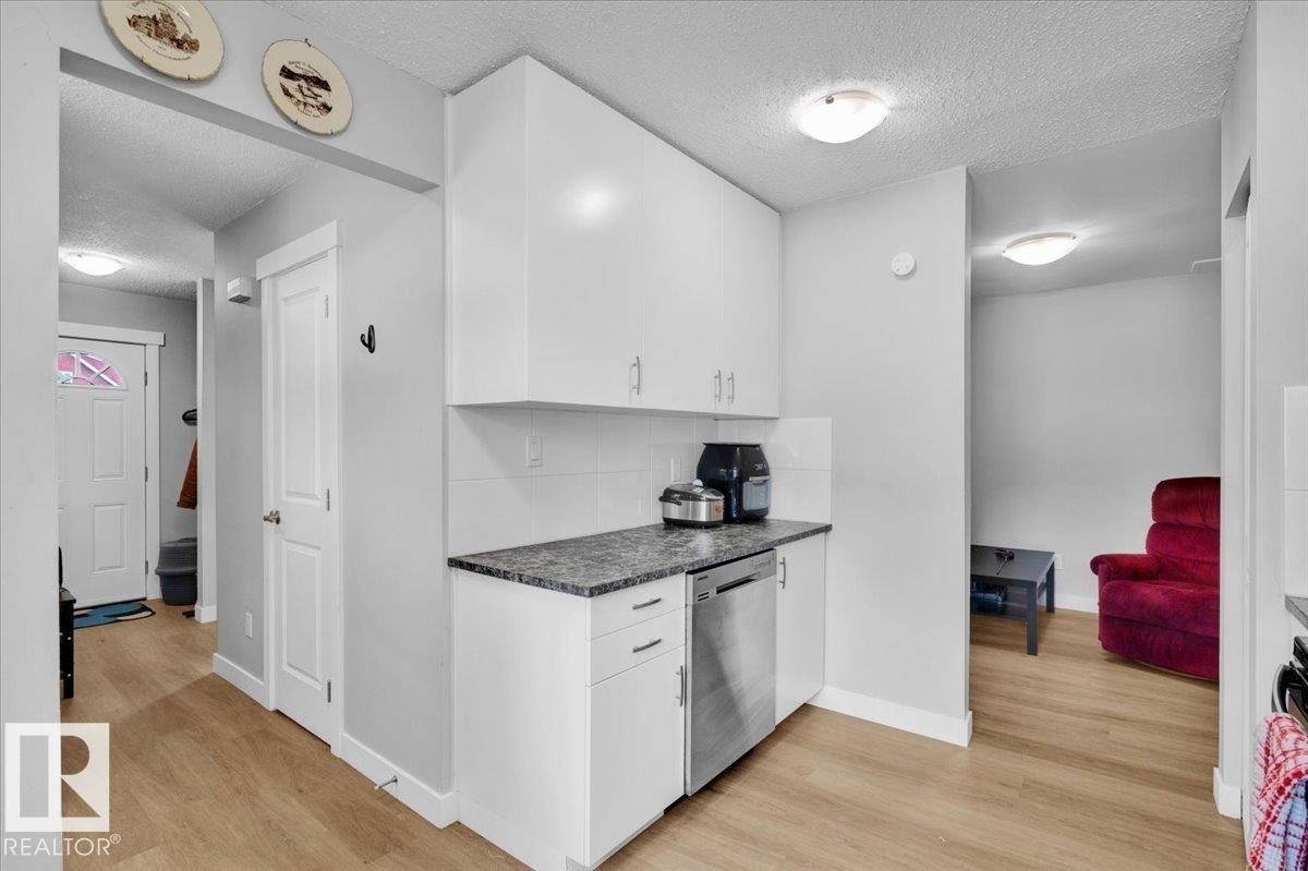 13225 47 Street Nw, Edmonton, AB - Indoor Photo Showing Kitchen