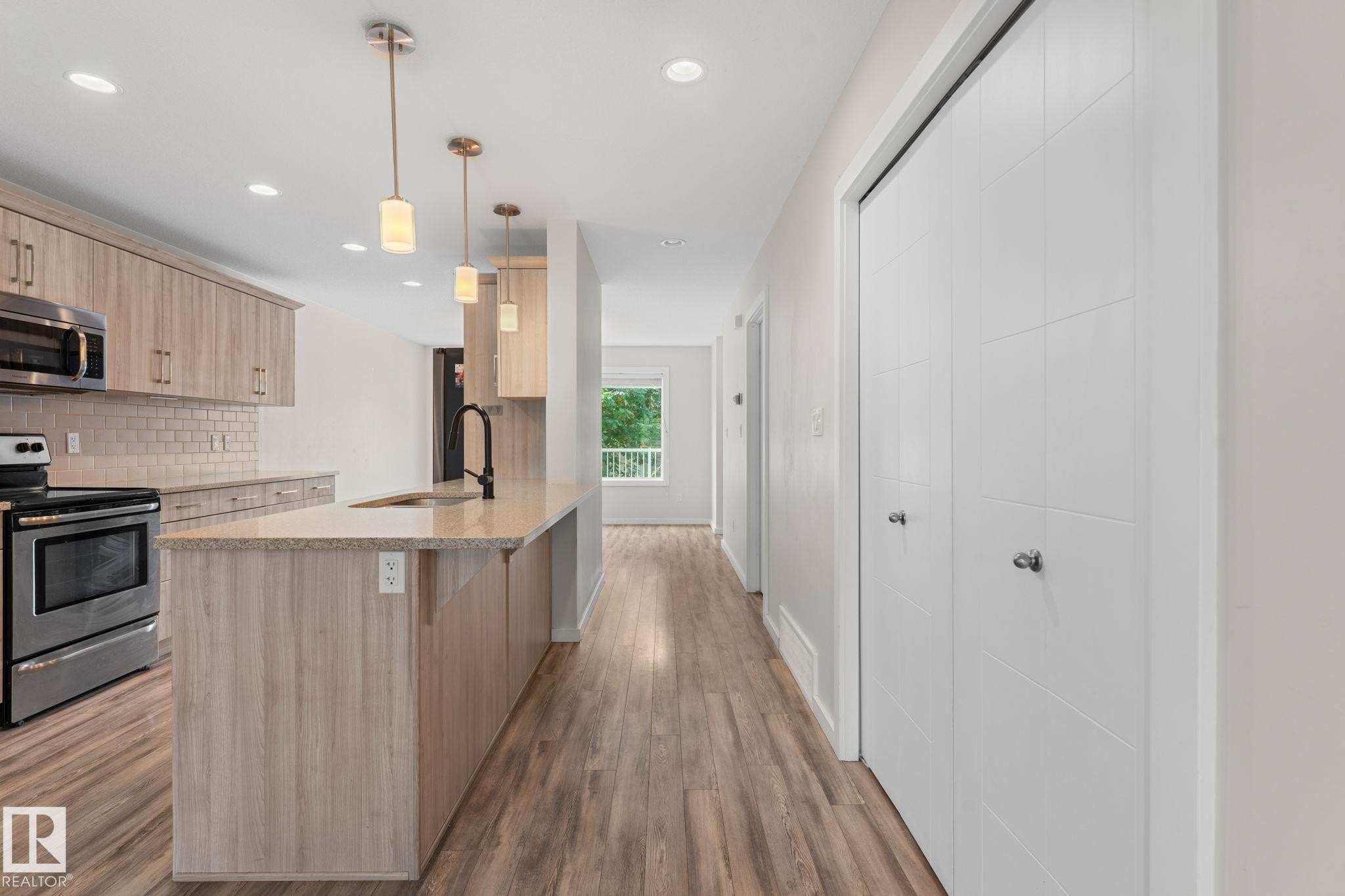 11840 122 Street Nw, Edmonton, AB - Indoor Photo Showing Kitchen With Upgraded Kitchen
