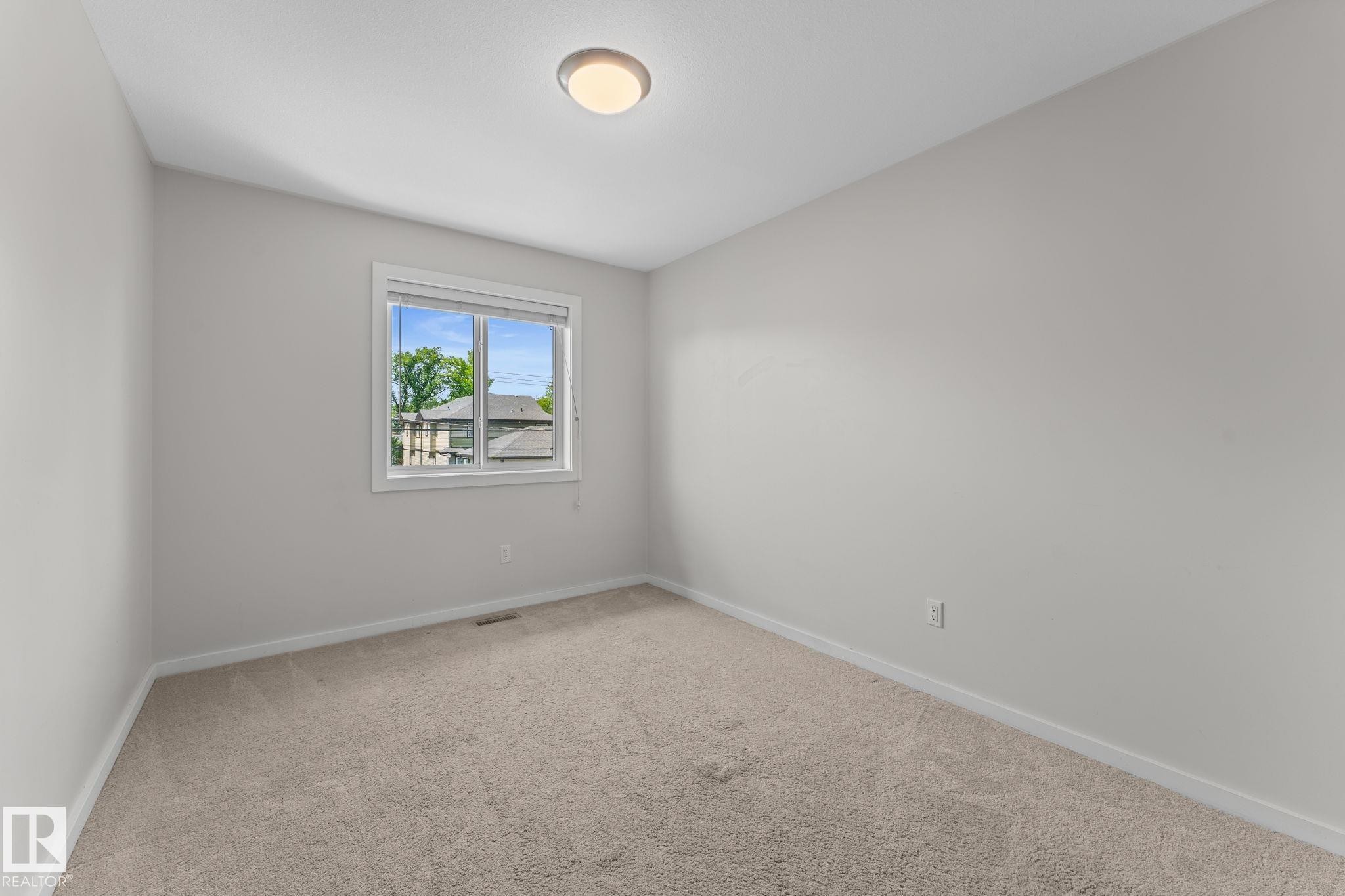 11840 122 Street Nw, Edmonton, AB - Indoor Photo Showing Other Room
