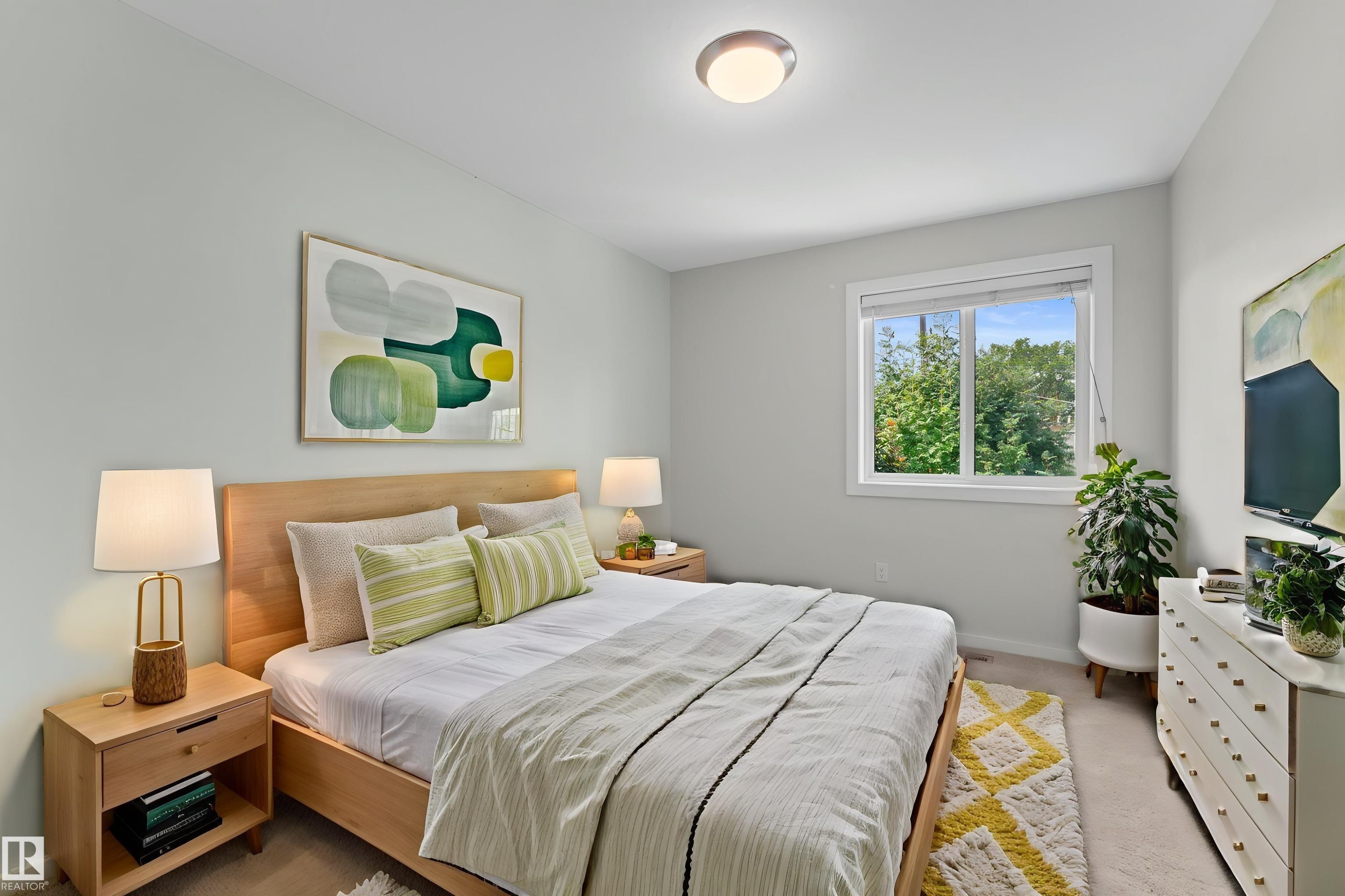 11840 122 Street Nw, Edmonton, AB - Indoor Photo Showing Bedroom