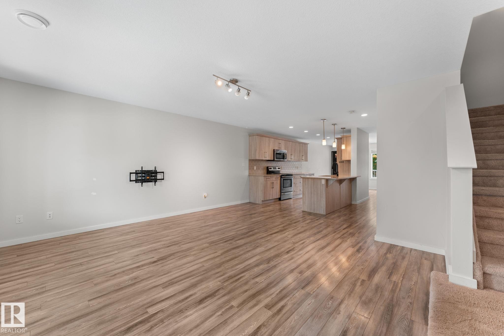 11840 122 Street Nw, Edmonton, AB - Indoor