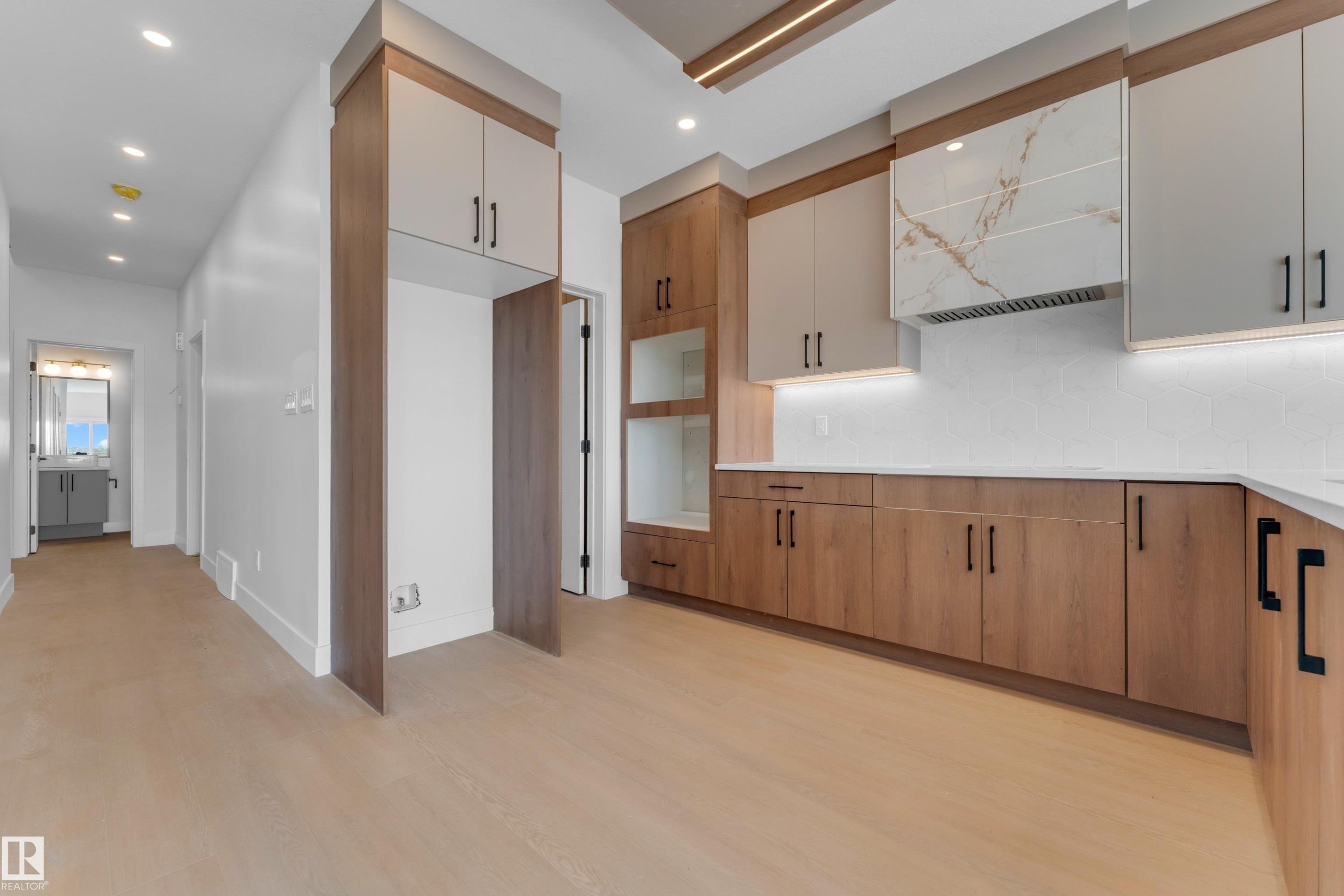 4607 18 Ave Sw Sw, Edmonton, AB - Indoor Photo Showing Other Room
