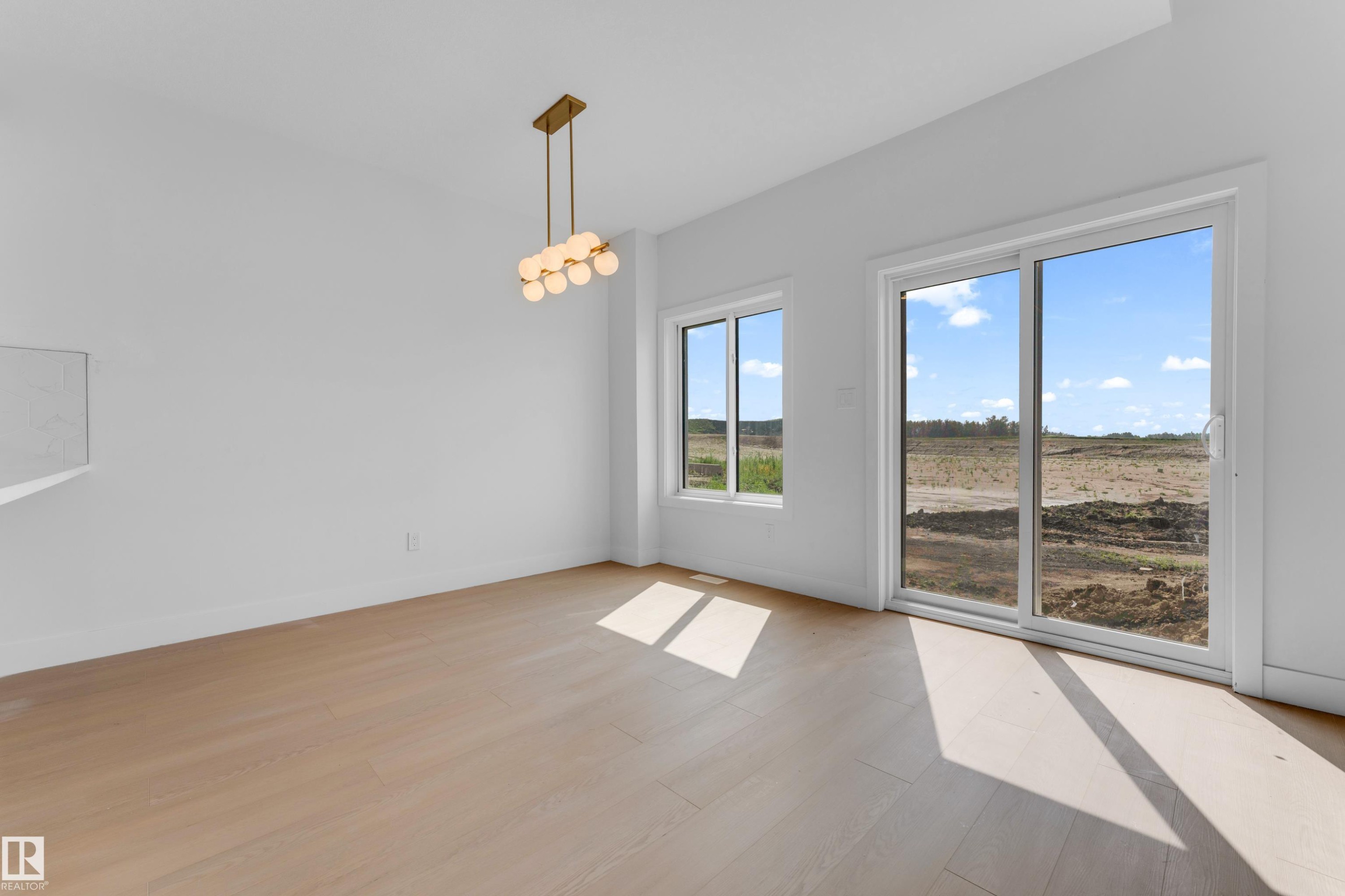 4607 18 Ave Sw Sw, Edmonton, AB - Indoor Photo Showing Other Room