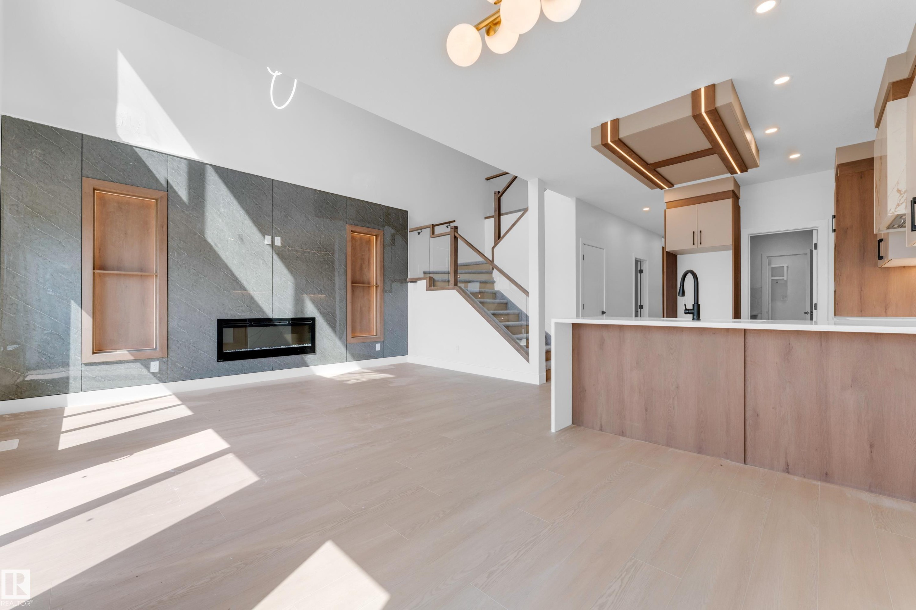 4607 18 Ave Sw Sw, Edmonton, AB - Indoor With Fireplace