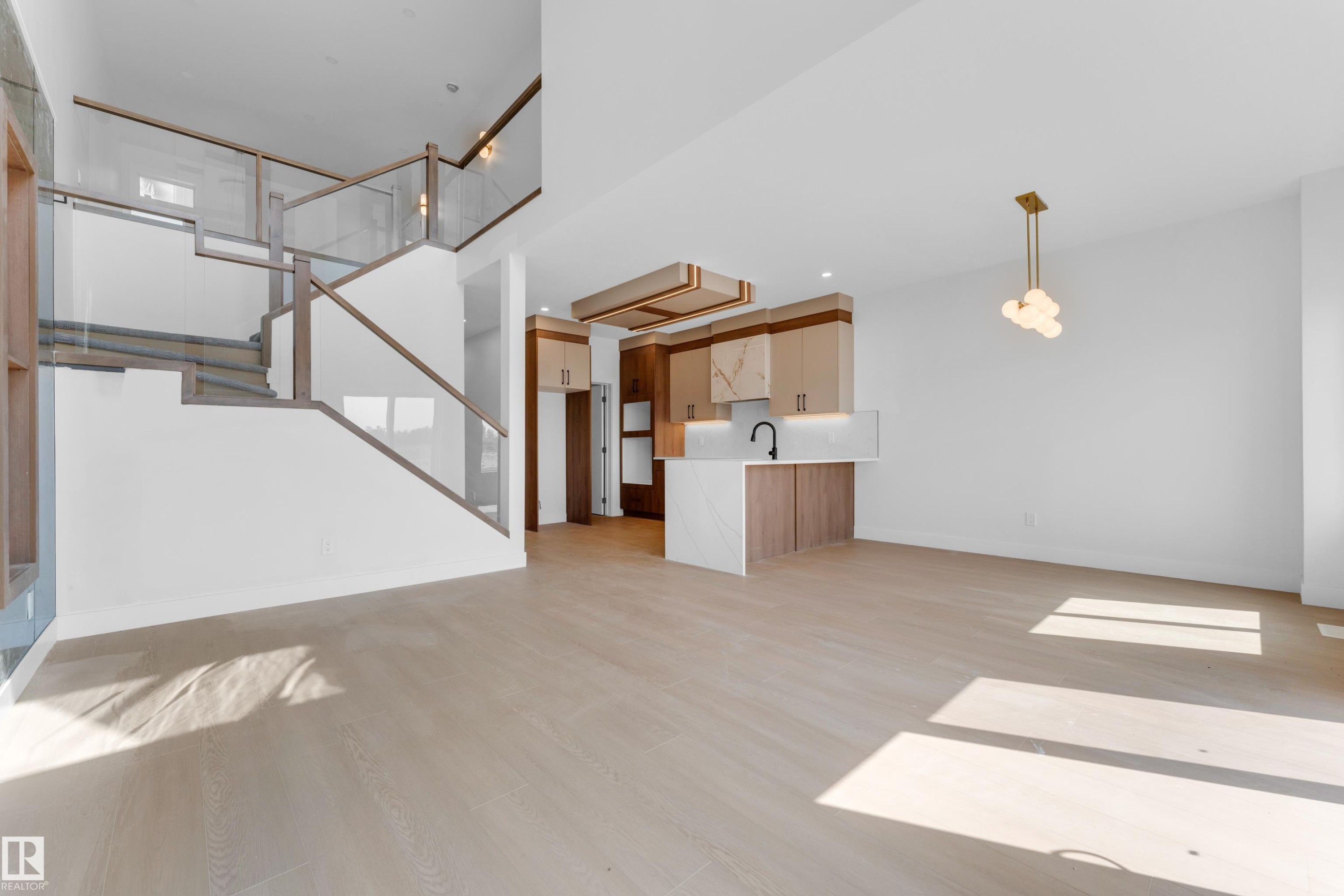 4607 18 Ave Sw Sw, Edmonton, AB - Indoor