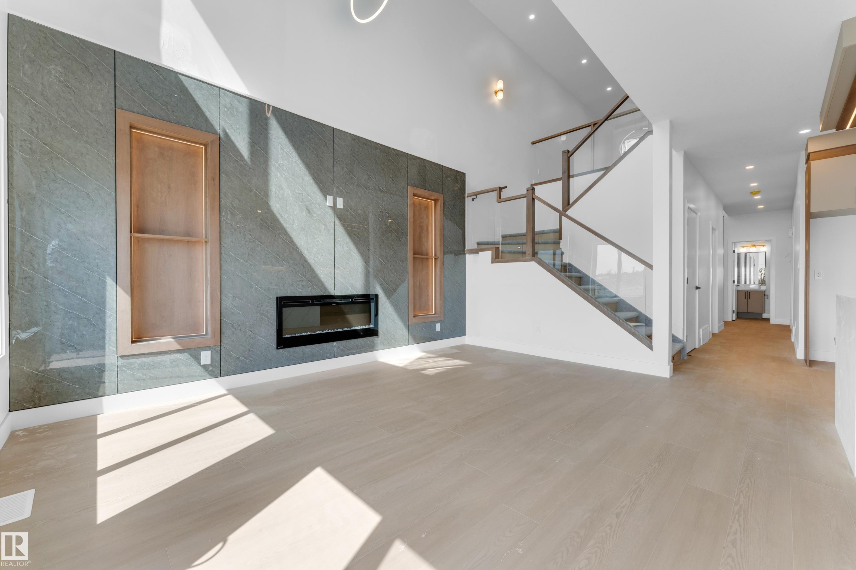 4607 18 Ave Sw Sw, Edmonton, AB - Indoor With Fireplace