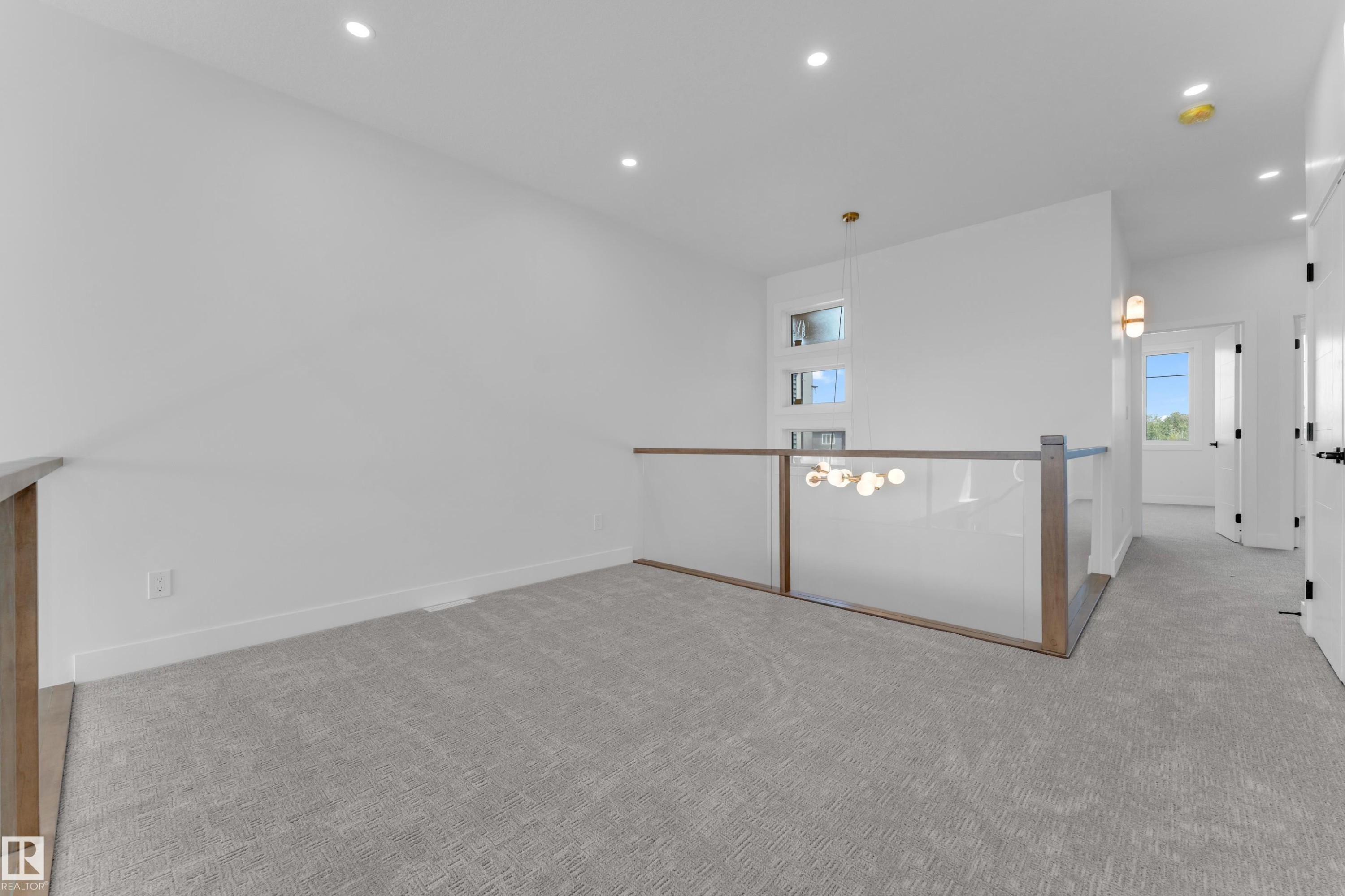 4607 18 Ave Sw Sw, Edmonton, AB - Indoor Photo Showing Other Room