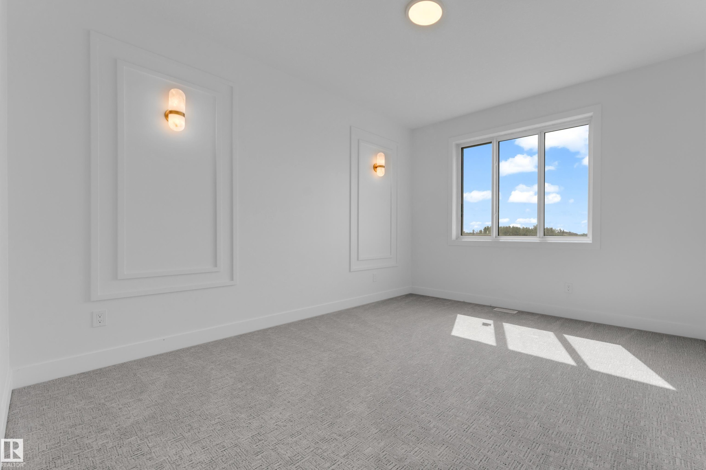 4607 18 Ave Sw Sw, Edmonton, AB - Indoor Photo Showing Other Room