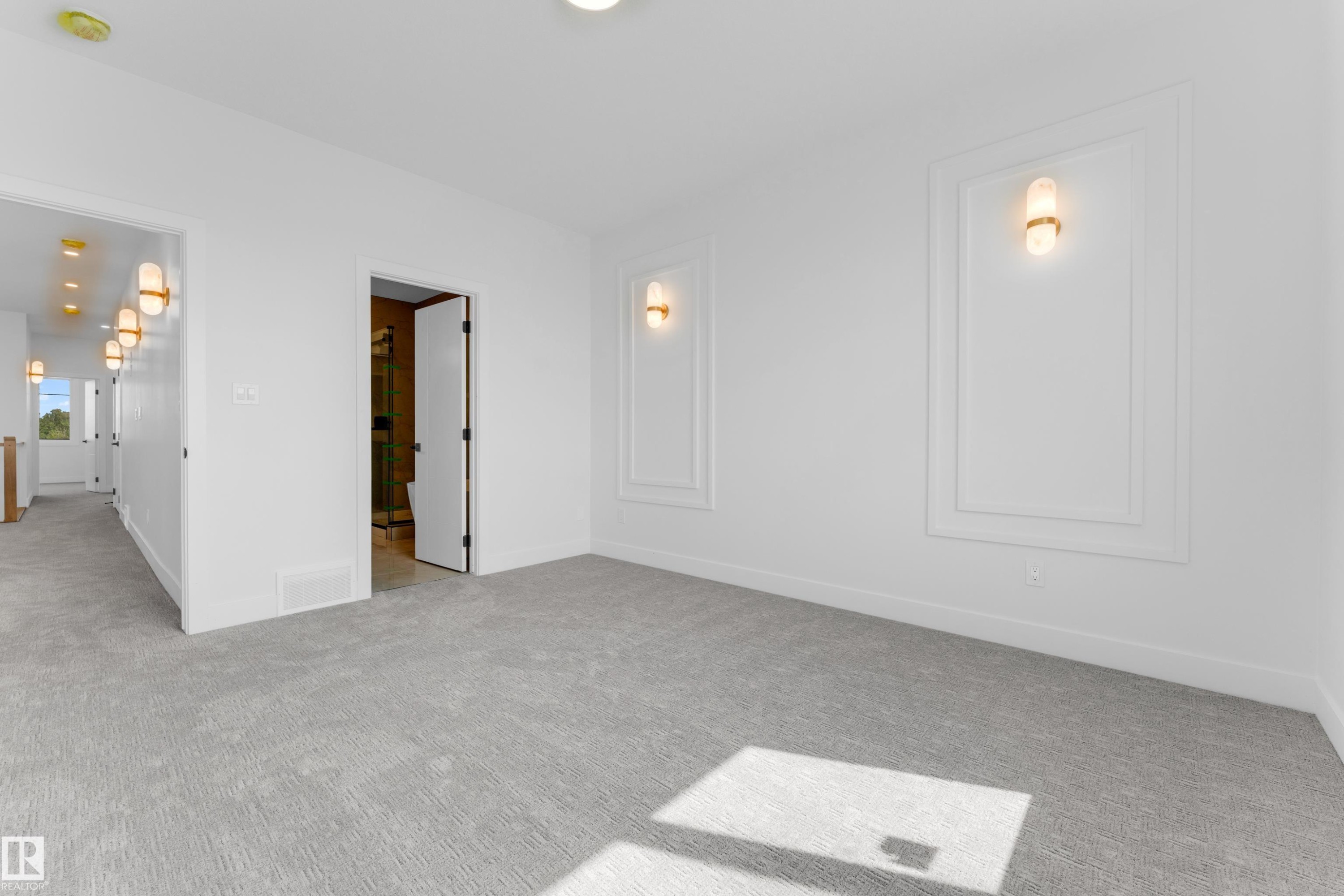 4607 18 Ave Sw Sw, Edmonton, AB - Indoor Photo Showing Other Room