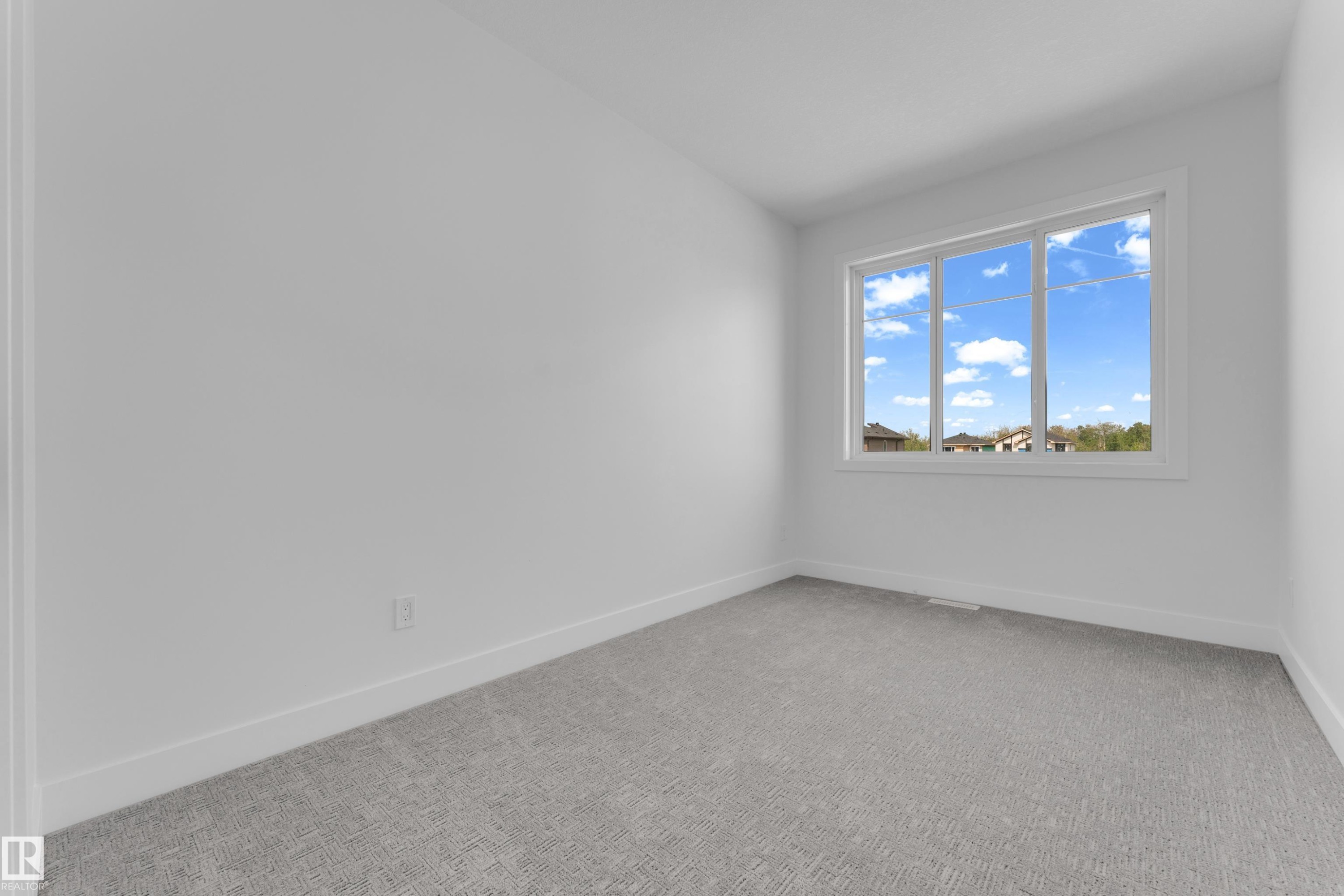 4607 18 Ave Sw Sw, Edmonton, AB - Indoor Photo Showing Other Room