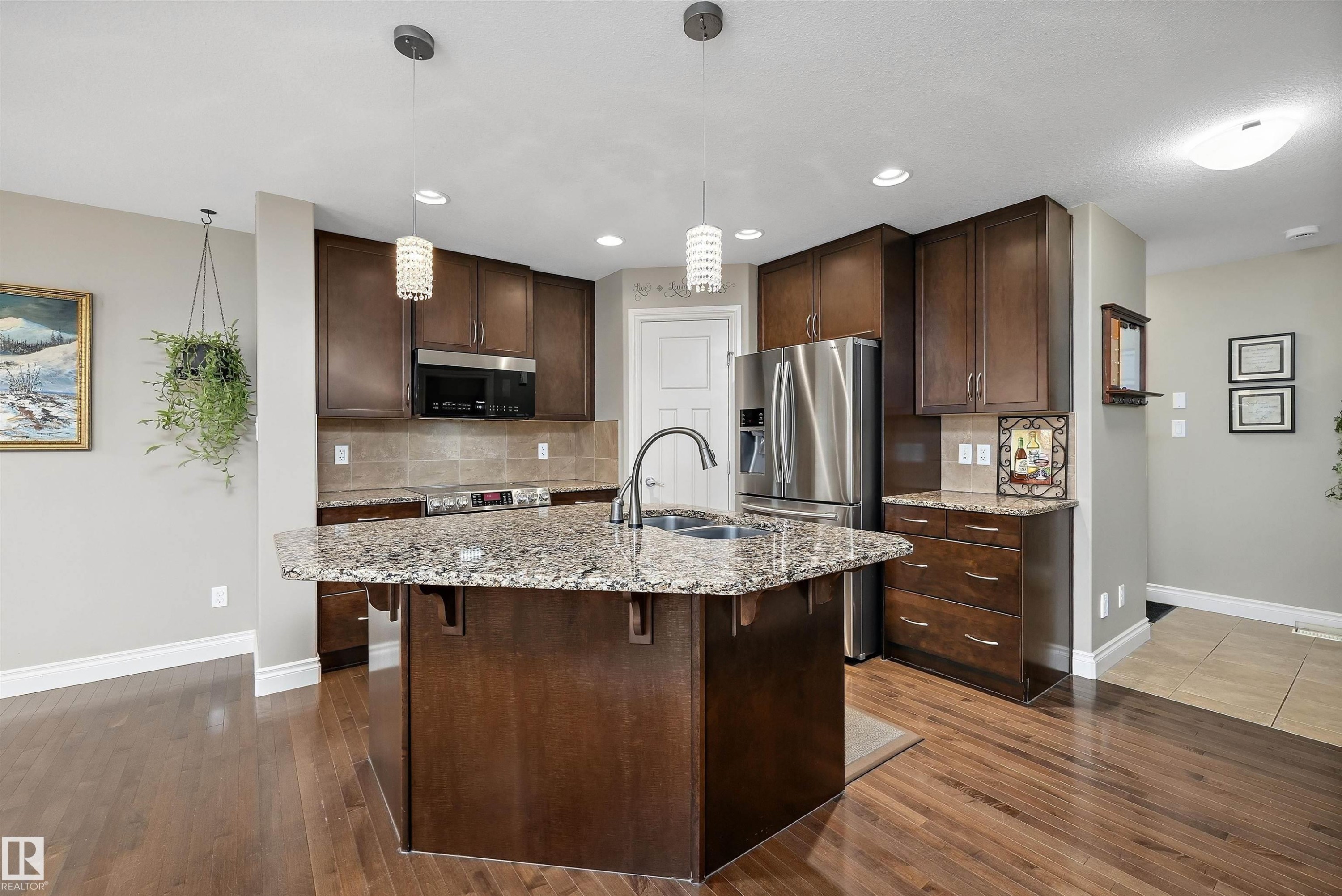 17332 6 Avenue Sw, Edmonton, AB - Indoor Photo Showing Kitchen With Double Sink With Upgraded Kitchen