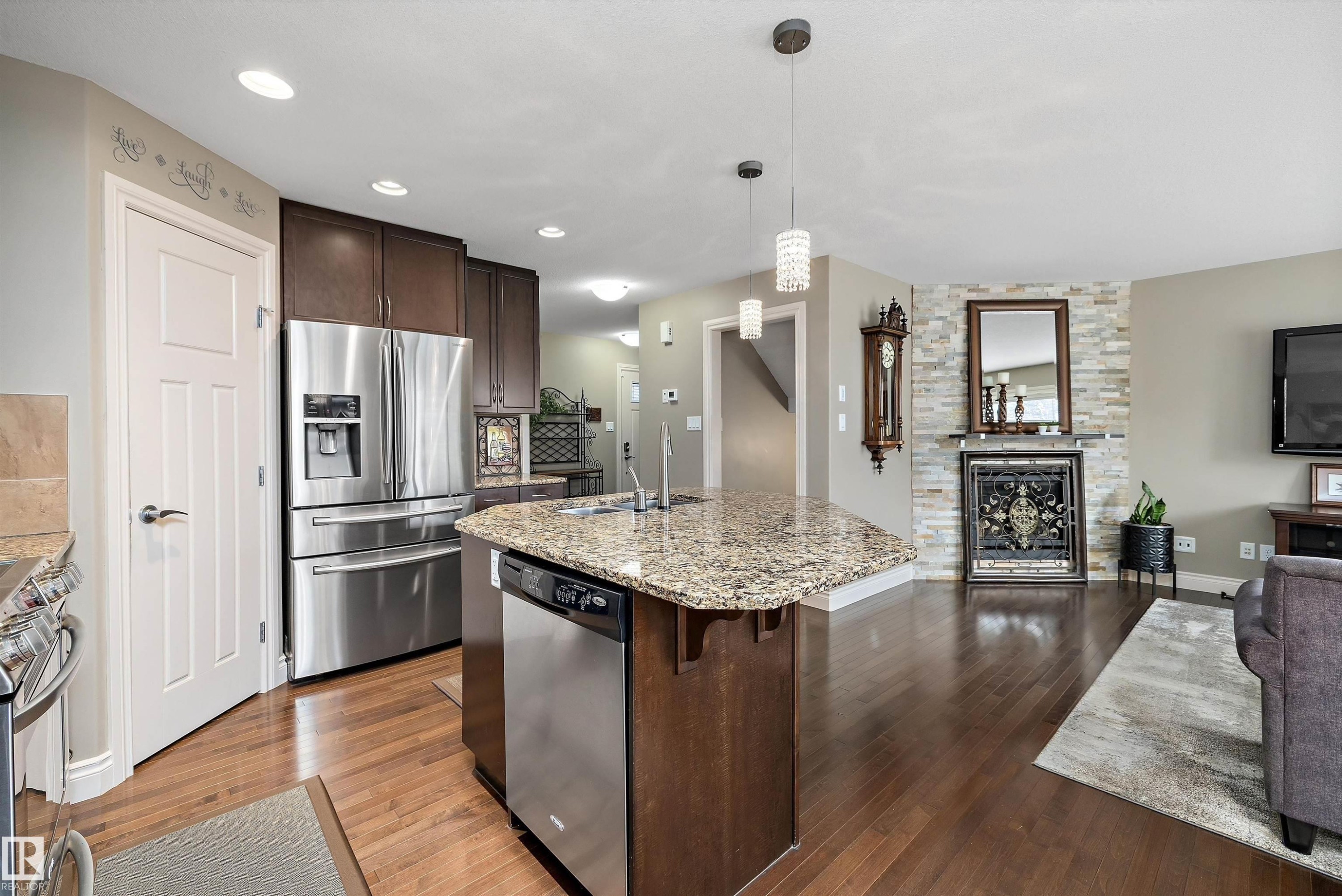 17332 6 Avenue Sw, Edmonton, AB - Indoor Photo Showing Kitchen With Upgraded Kitchen